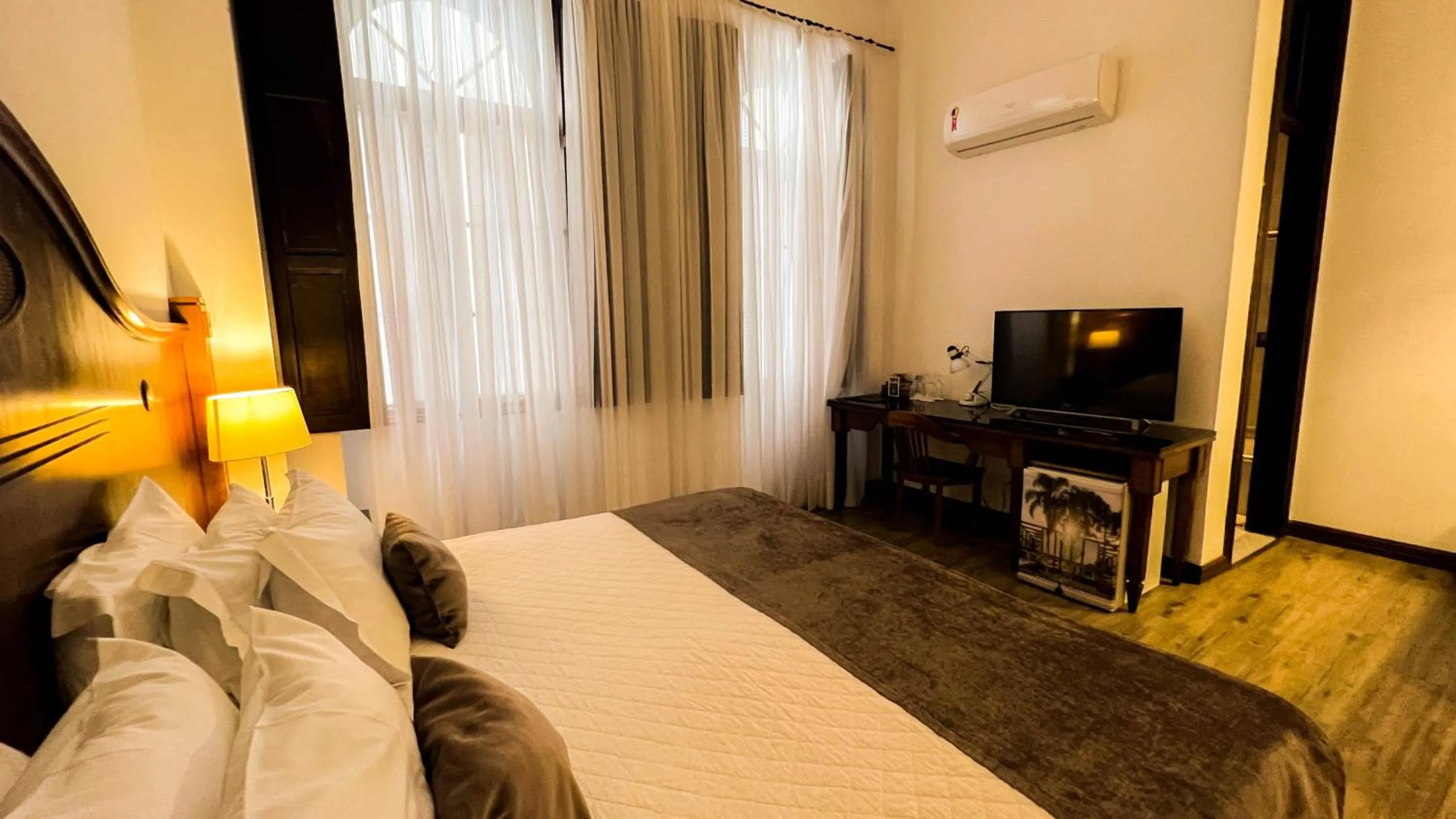 Bedroom, Bed in Johnscher by SJ - San Juan Curitiba