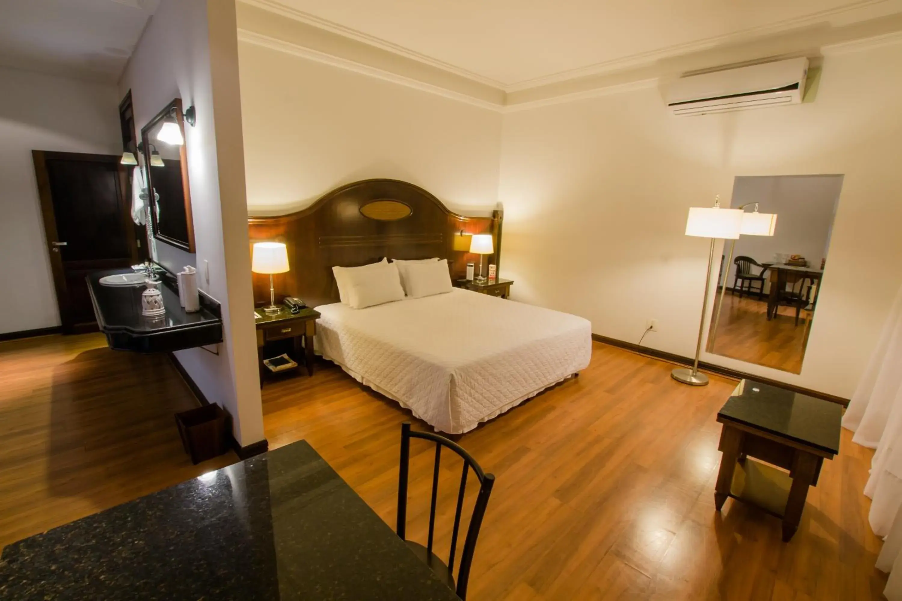 Photo of the whole room, Bed in Johnscher by SJ - San Juan Curitiba Photo of the whole room, Bed in Johnscher by SJ - San Juan Curitiba