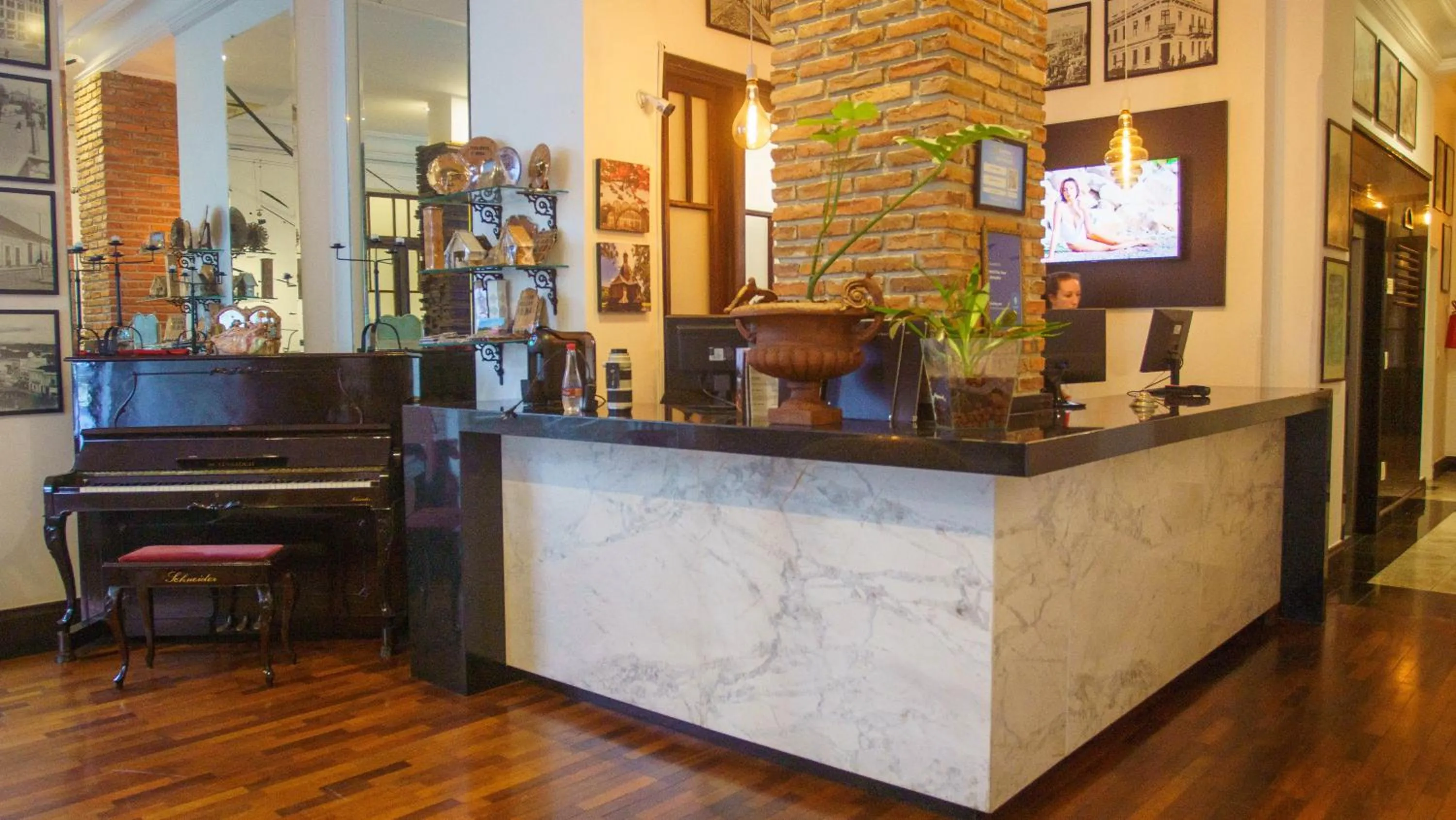 Lobby or reception in Johnscher by SJ - San Juan Curitiba