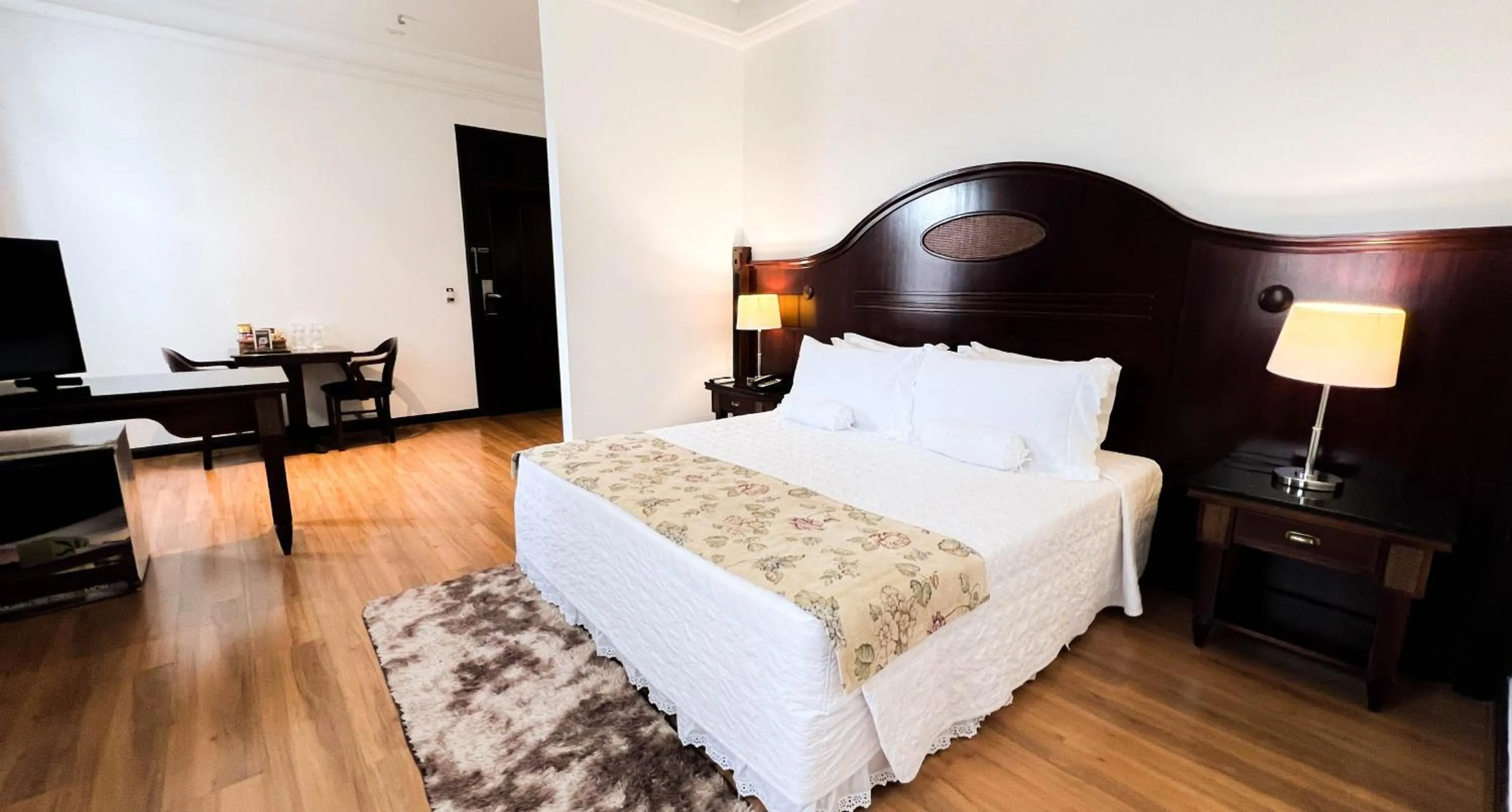 Bedroom, Bed in Johnscher by SJ - San Juan Curitiba