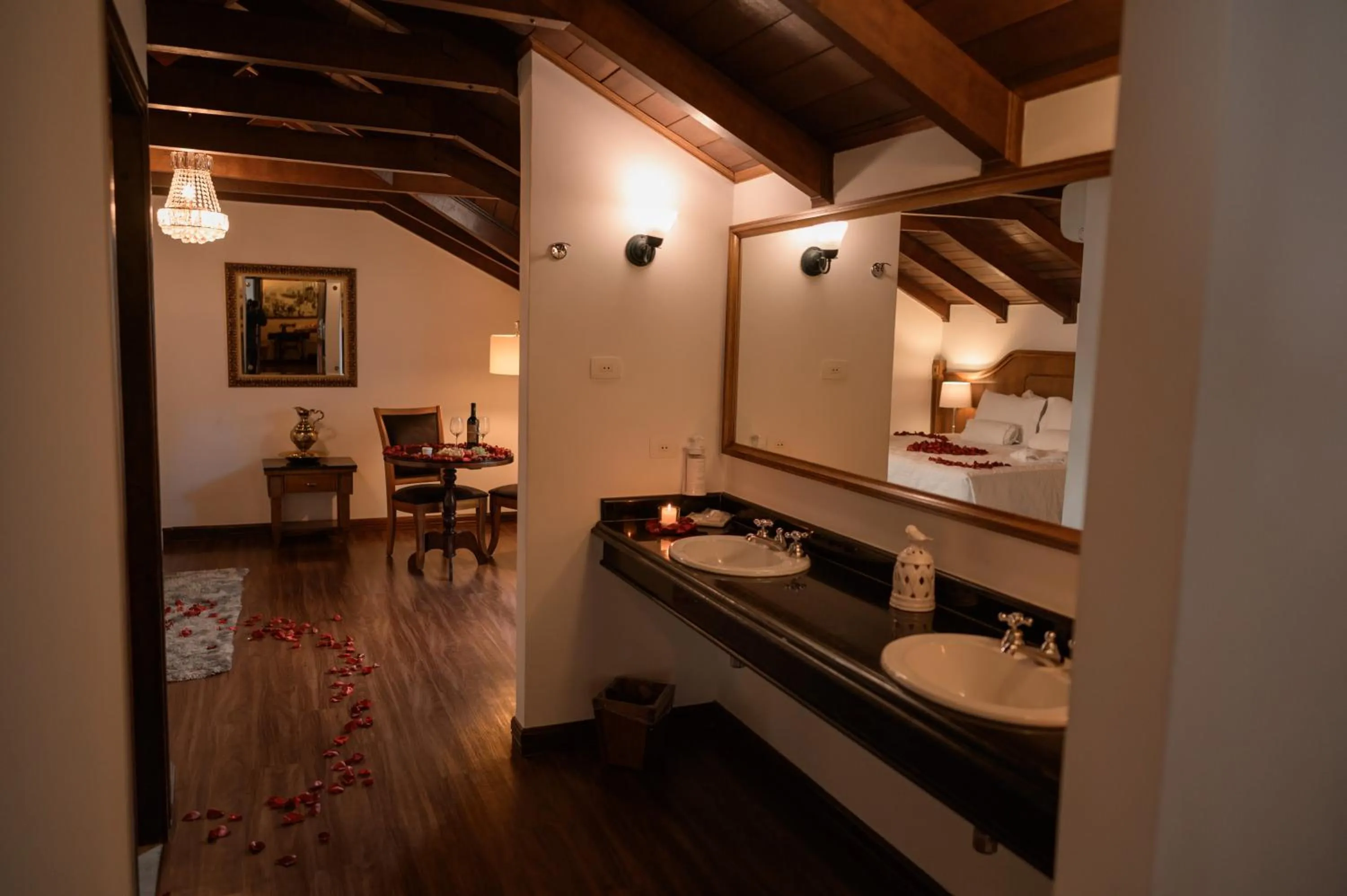 Bathroom in Johnscher by SJ - San Juan Curitiba