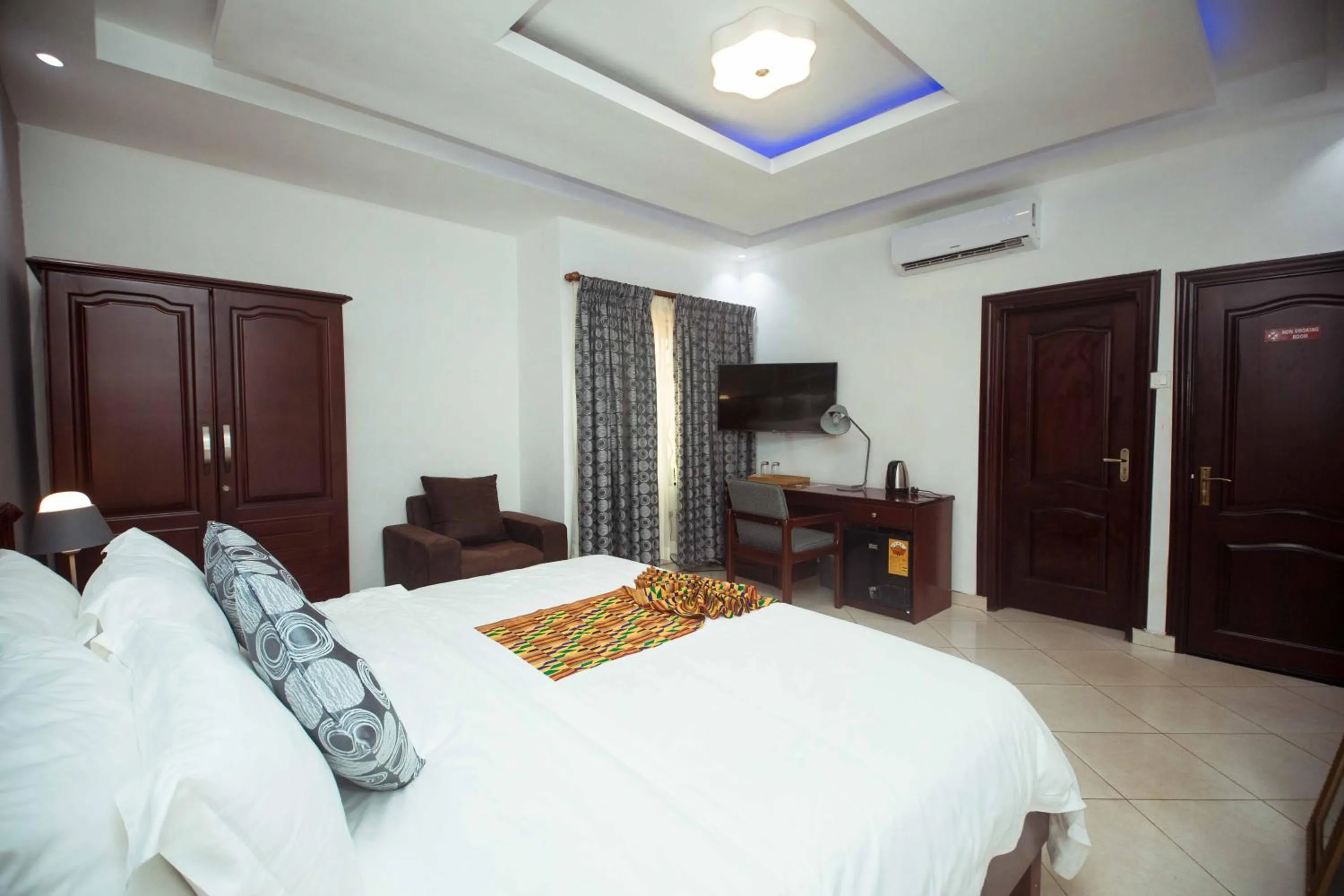 Bedroom, Bed in Cocktail and Dreams Hotel