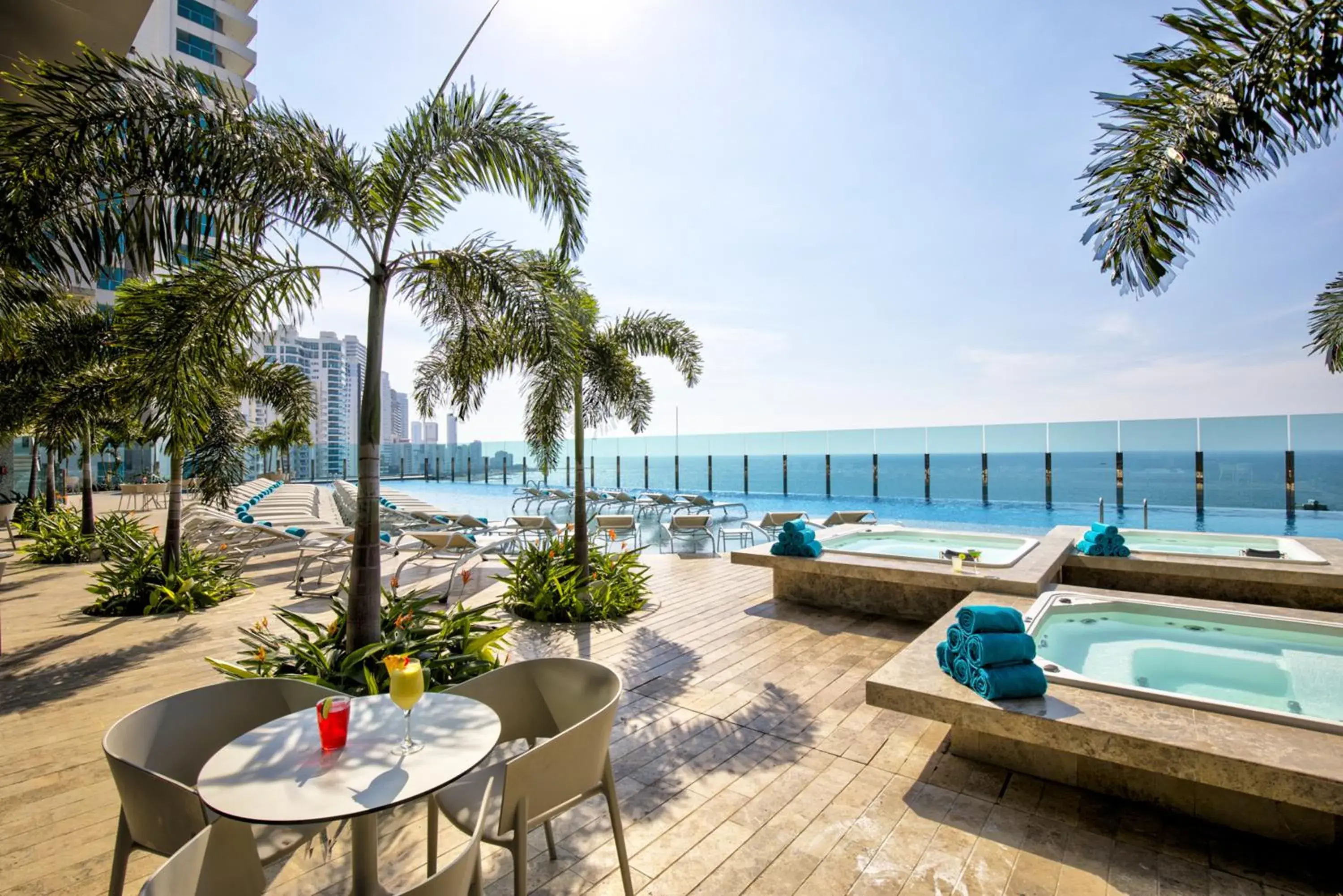 Swimming pool in Estelar Cartagena de Indias Hotel y Centro de Convenciones Swimming pool in Estelar Cartagena de Indias Hotel y Centro de Convenciones