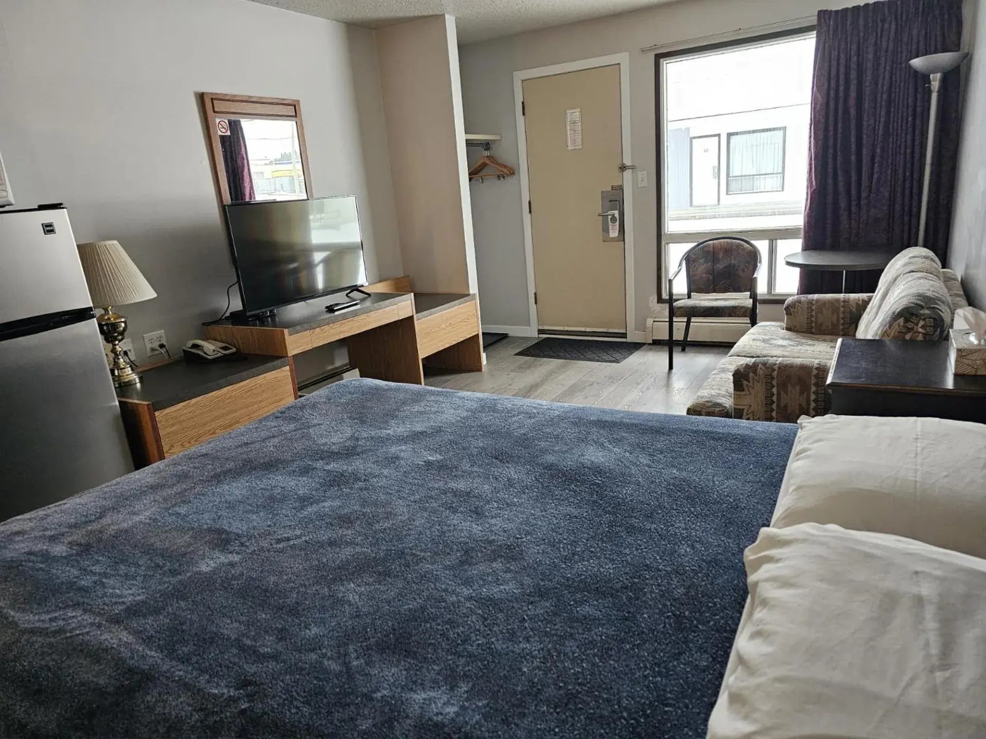 Bed in Howard Johnson by Wyndham Edson Bed in Howard Johnson by Wyndham Edson