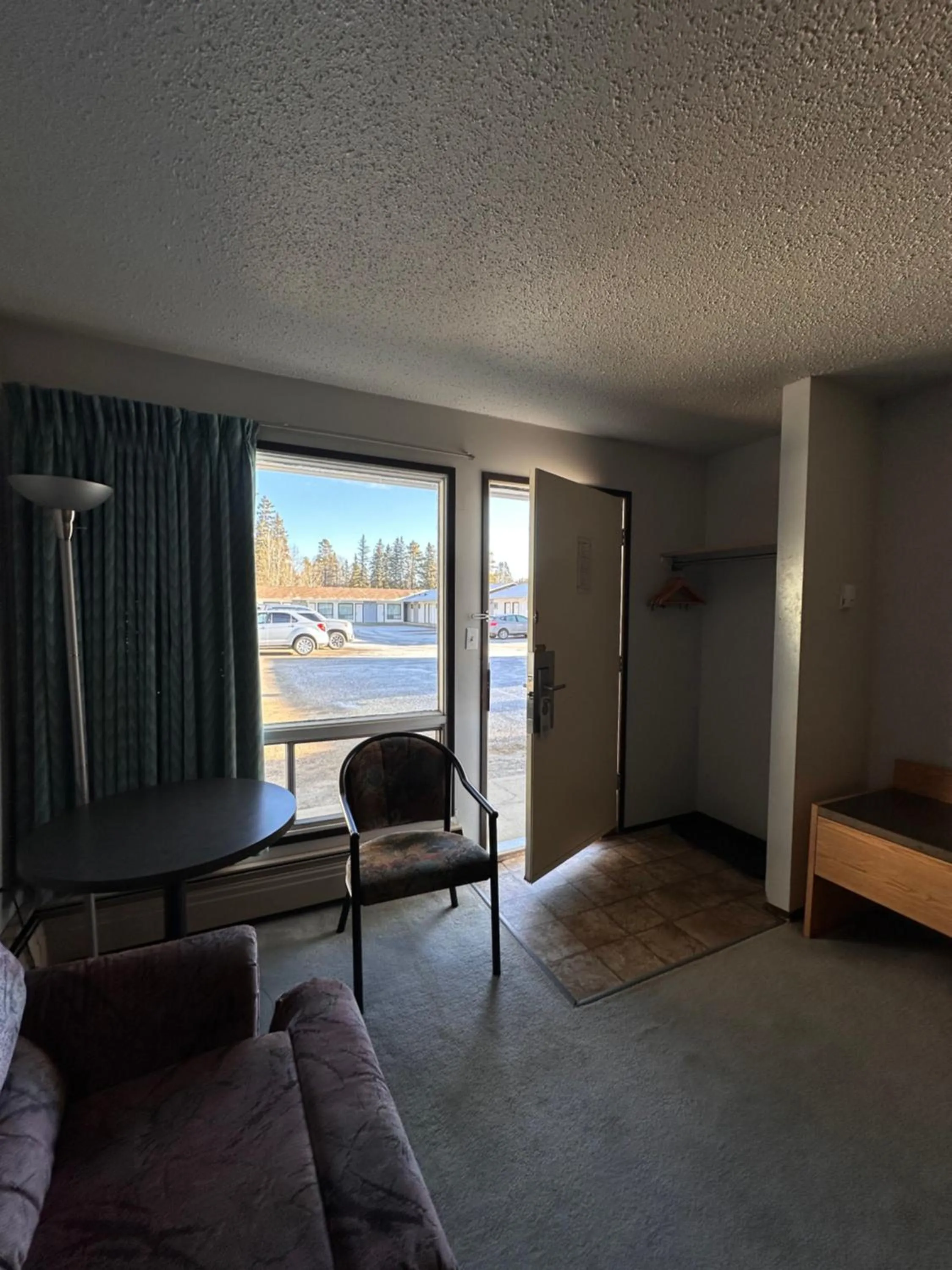 hair dresser in Howard Johnson by Wyndham Edson