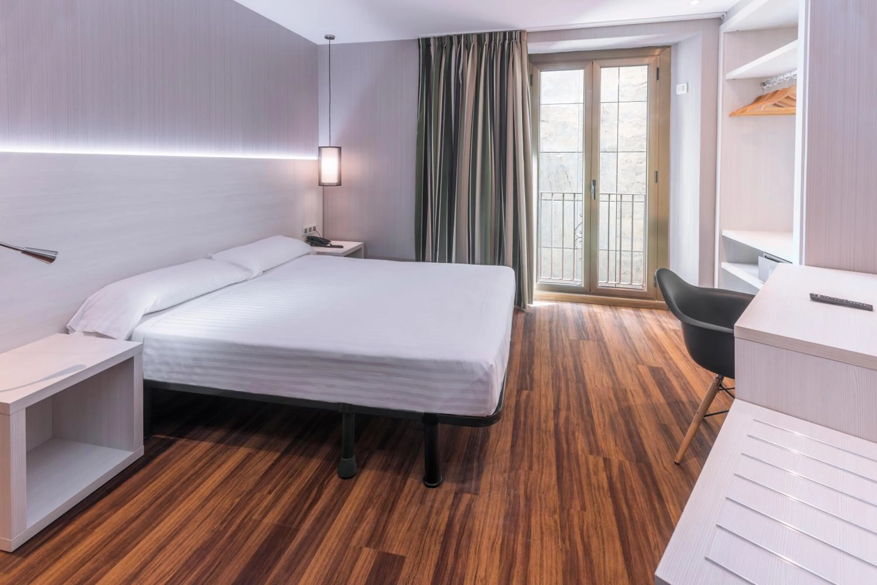 Bedroom, Bed in Hostal Operaramblas