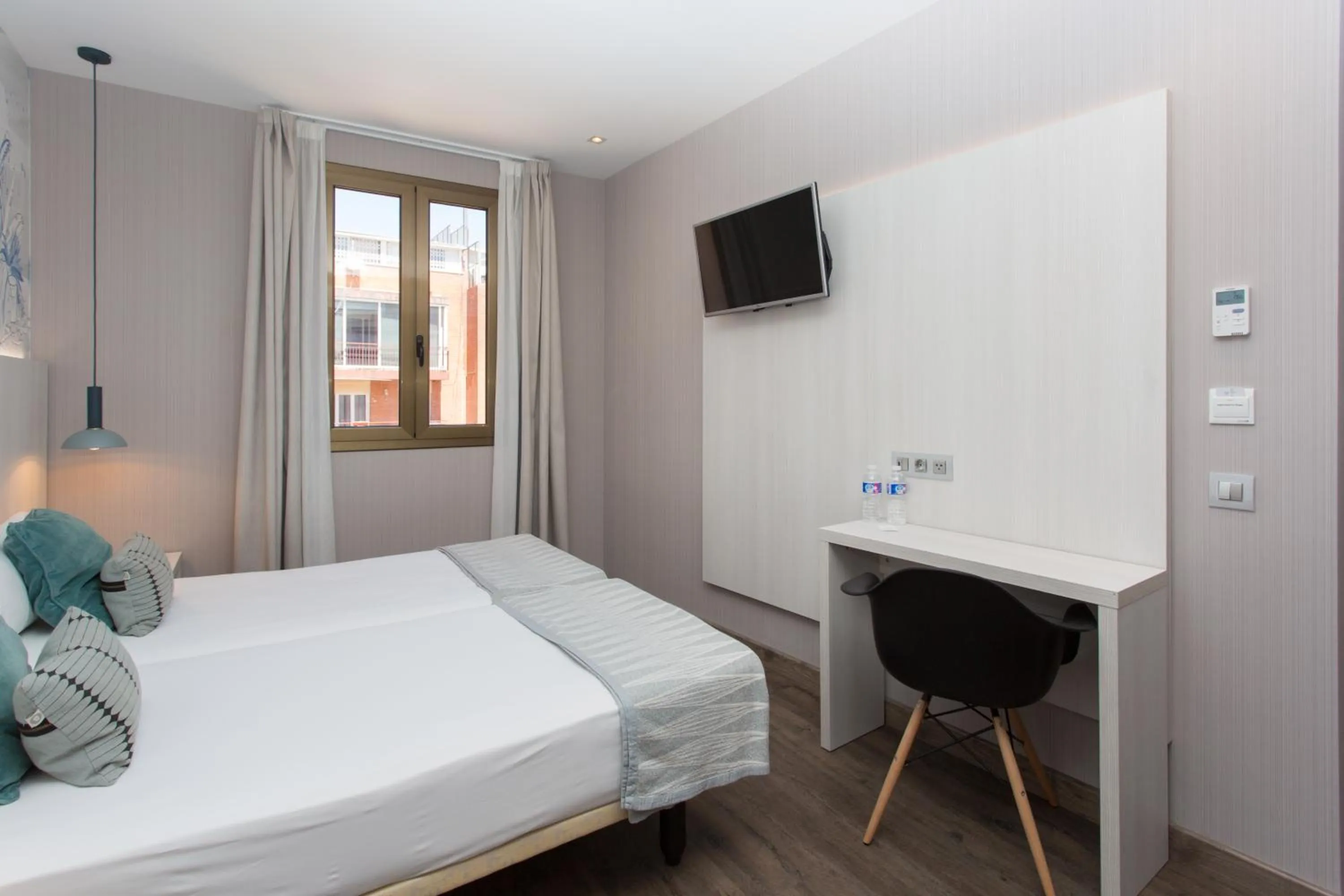 Bed in Hostal Operaramblas