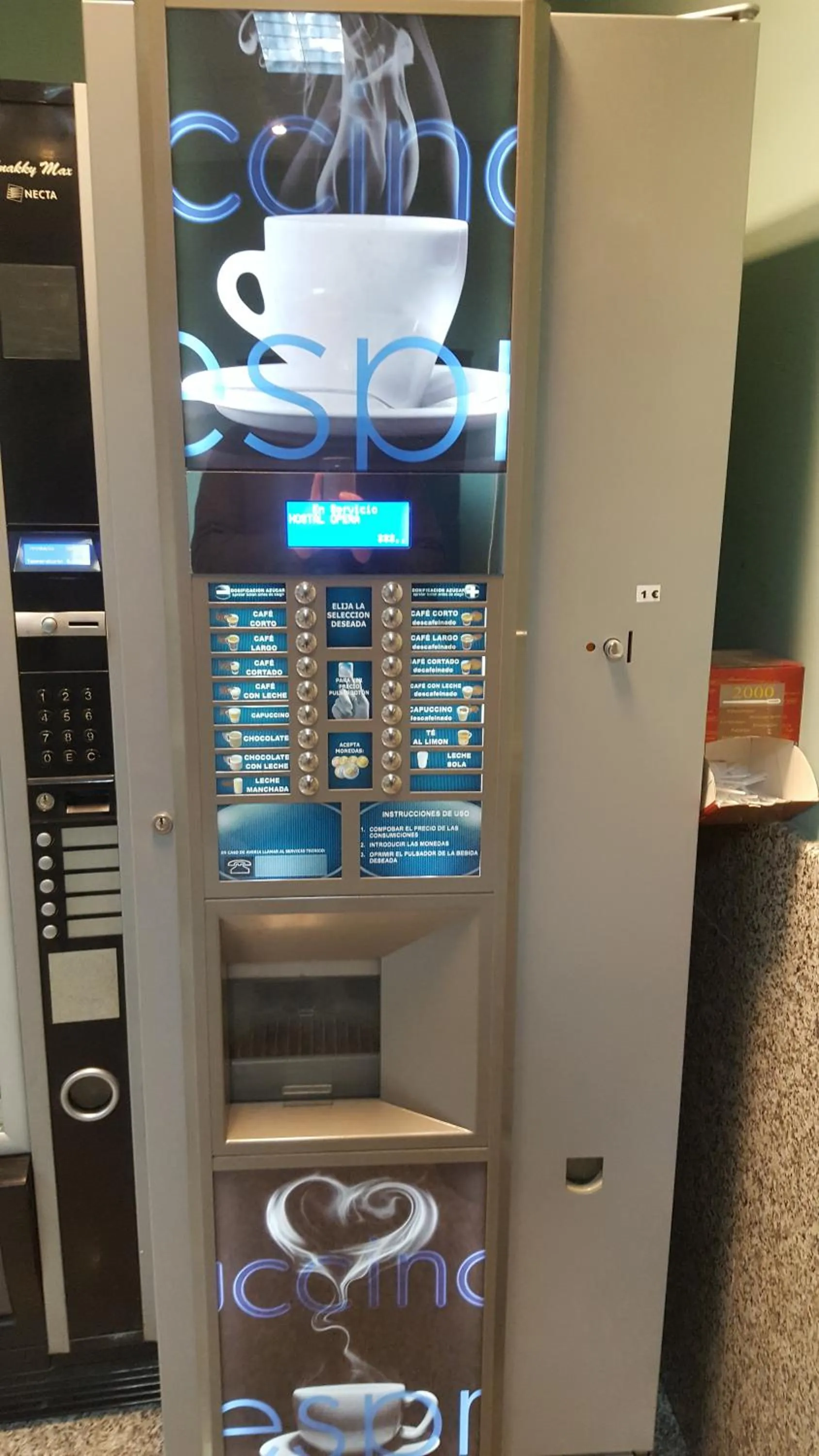 Drinks in Hostal Operaramblas