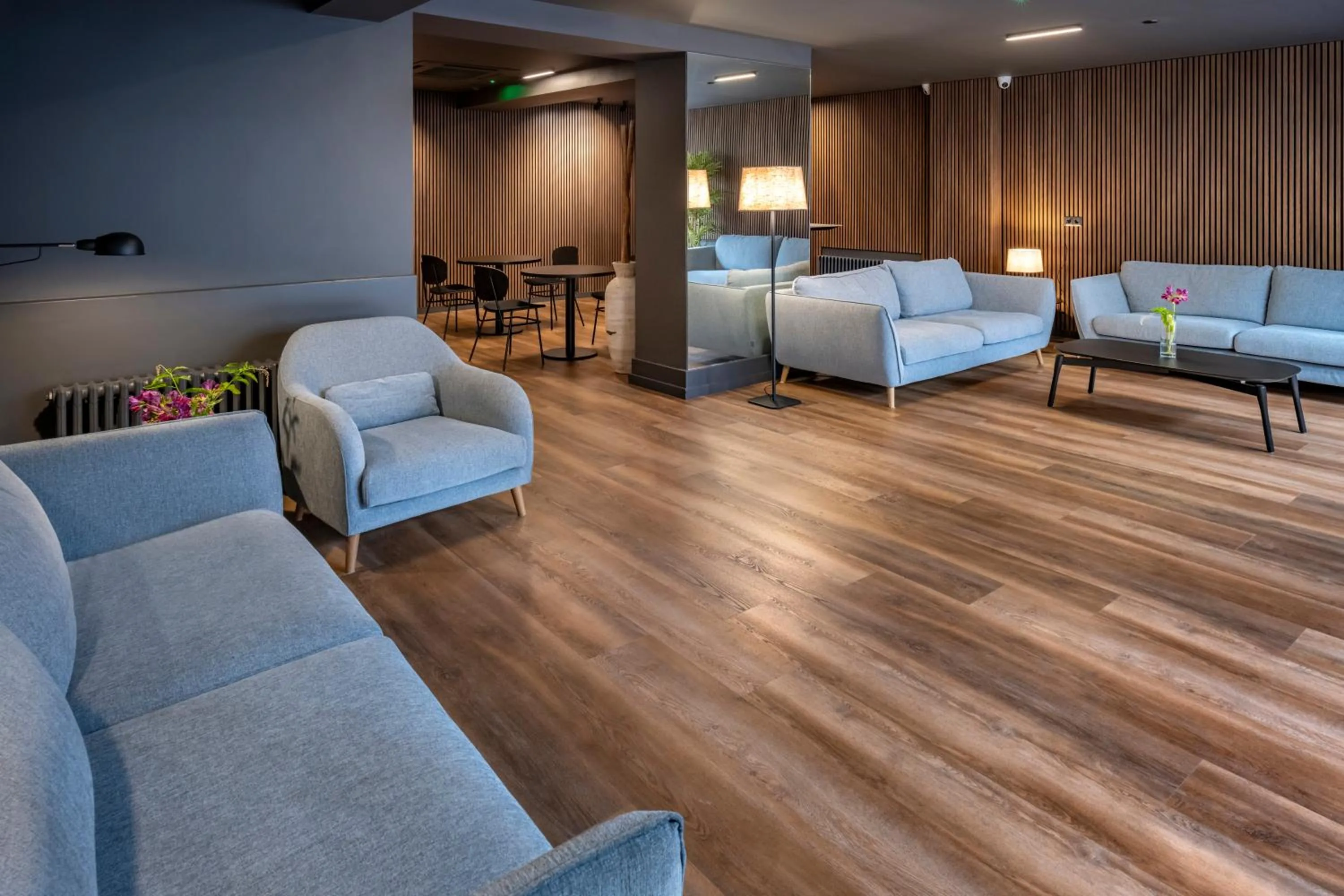 Living room in Hostal Operaramblas