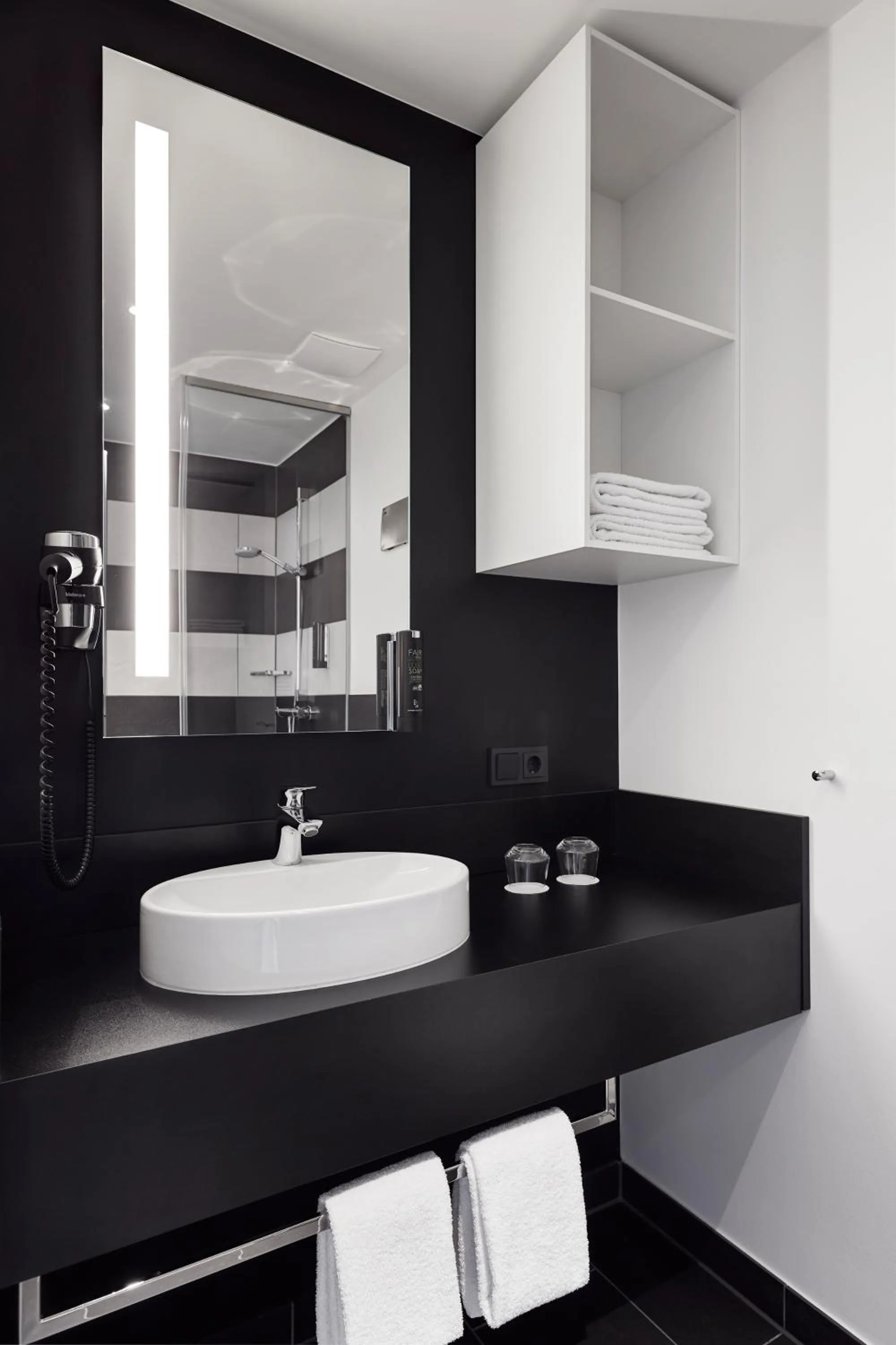 Bathroom in LEGERE EXPRESS Bielefeld