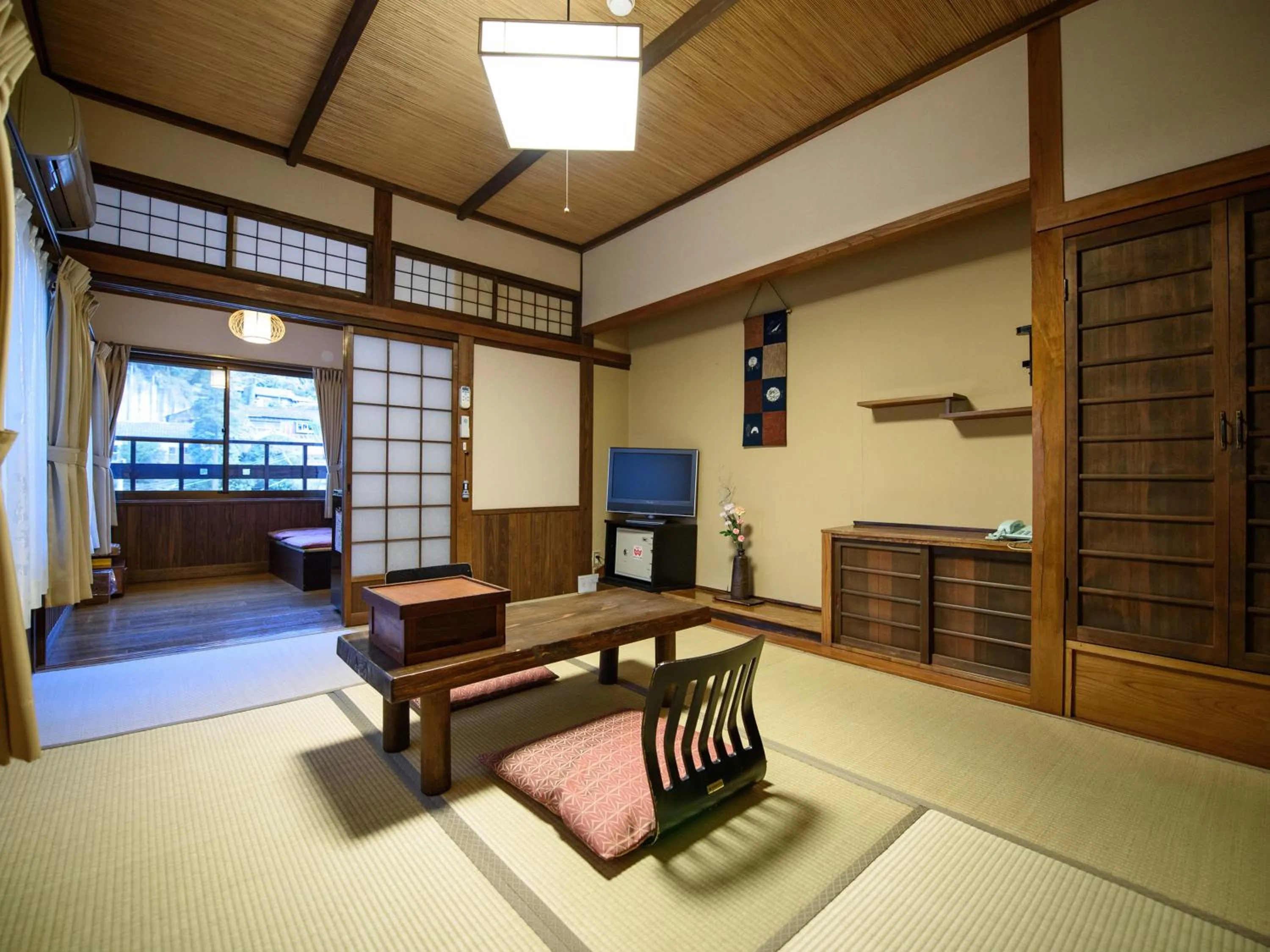 Photo of the whole room in Yunohira Kamiyanagiya