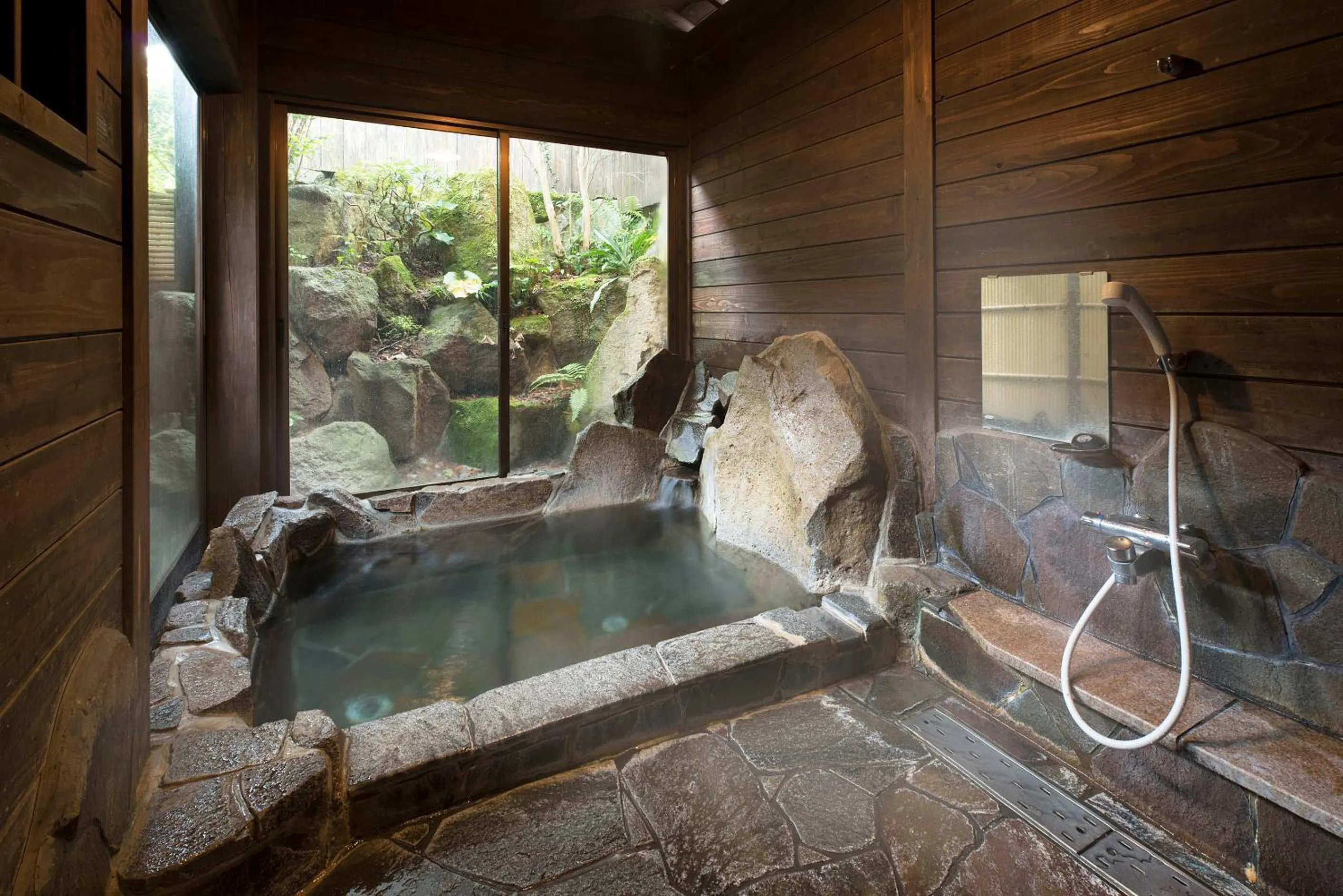 Hot Spring Bath in Yunohira Kamiyanagiya