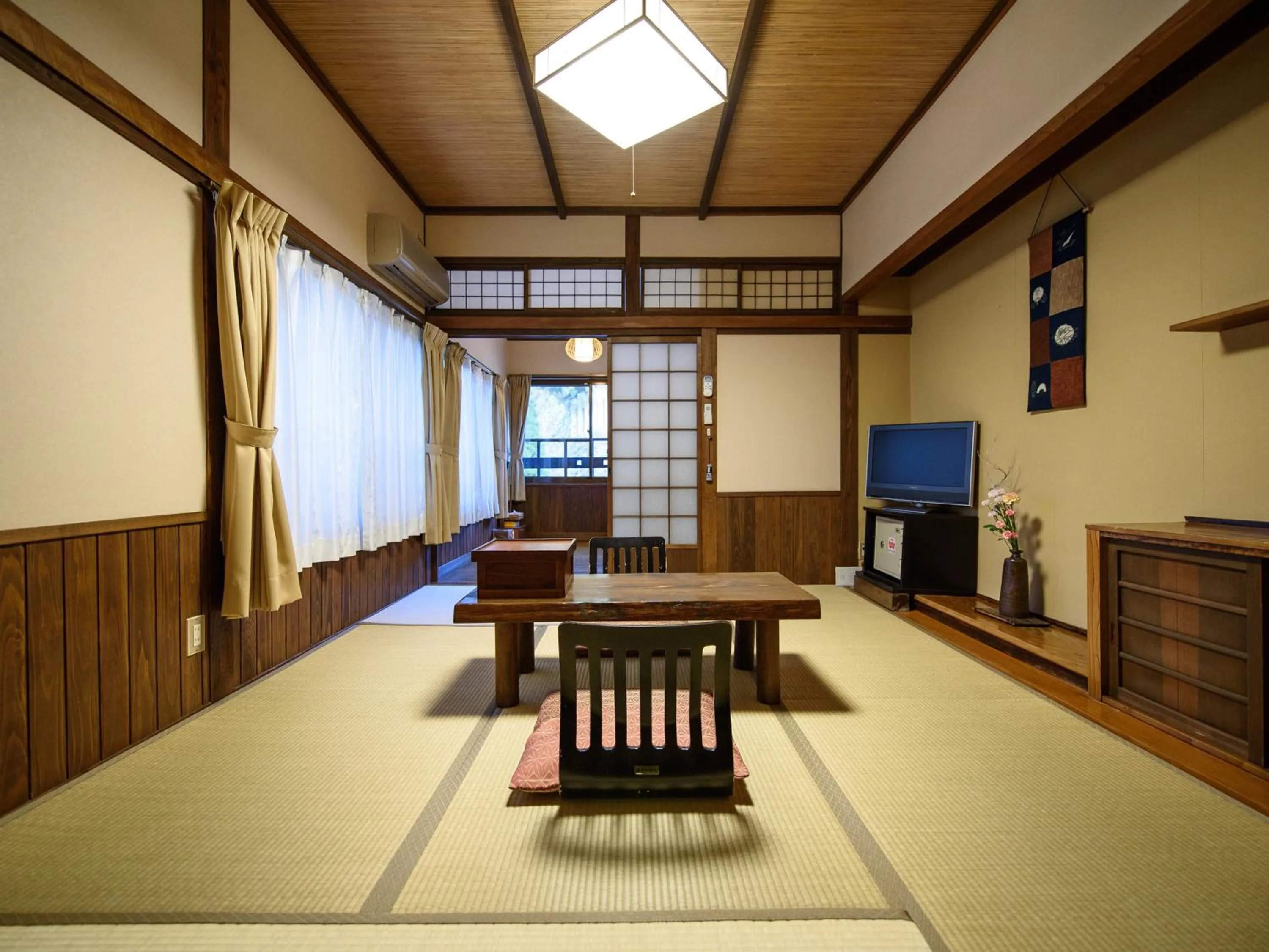 Photo of the whole room in Yunohira Kamiyanagiya