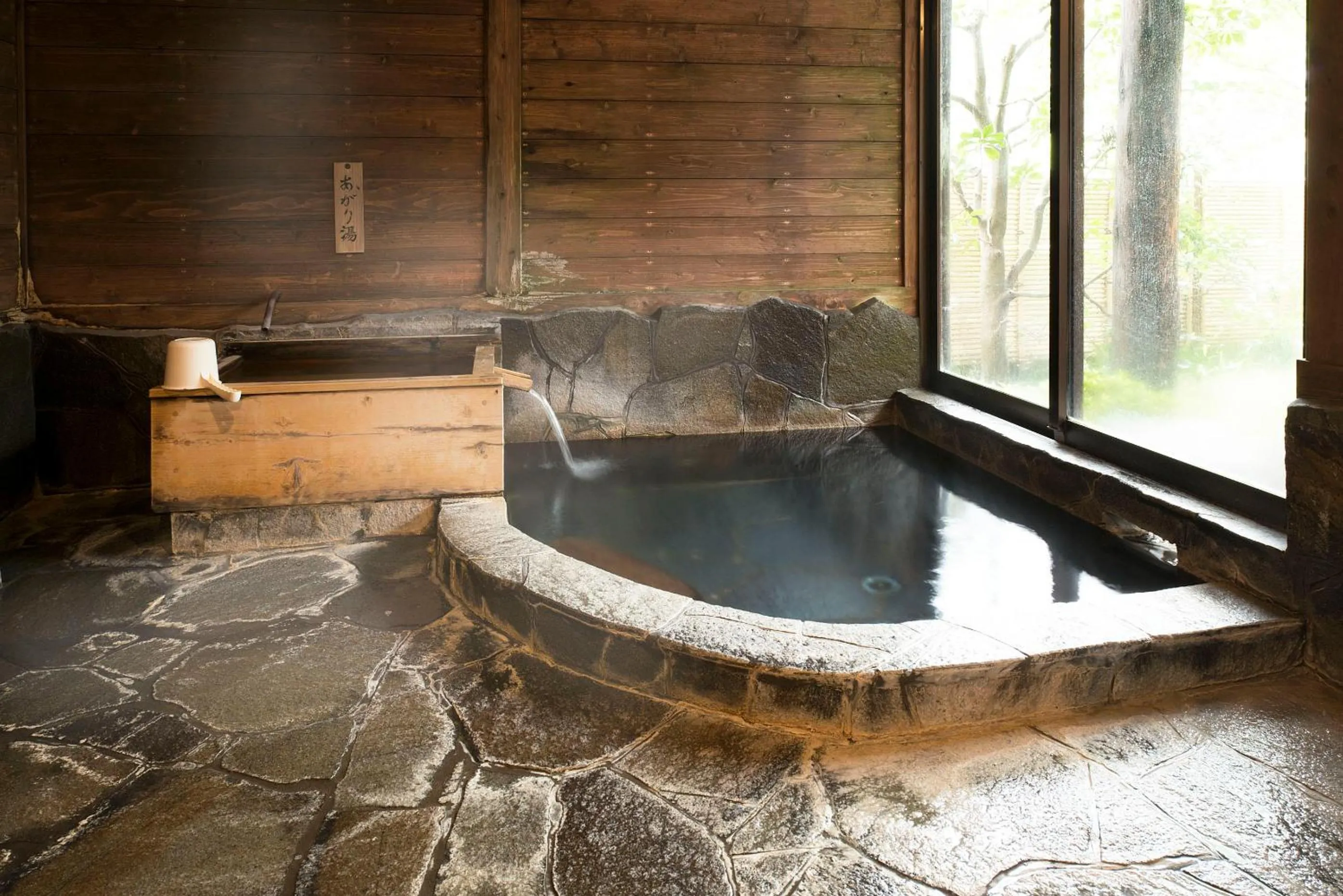 Hot Spring Bath in Yunohira Kamiyanagiya