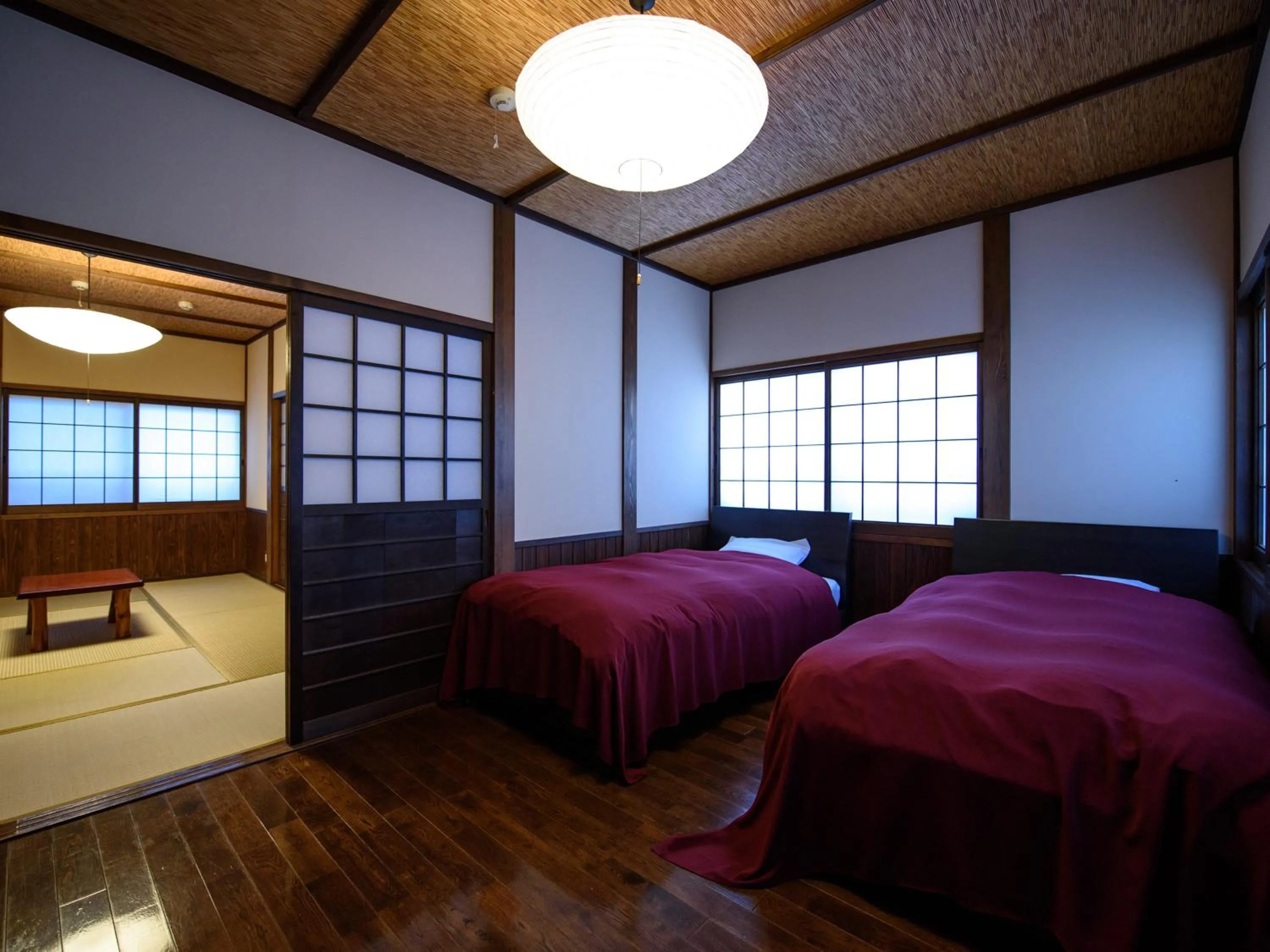 Photo of the whole room, Bed in Yunohira Kamiyanagiya