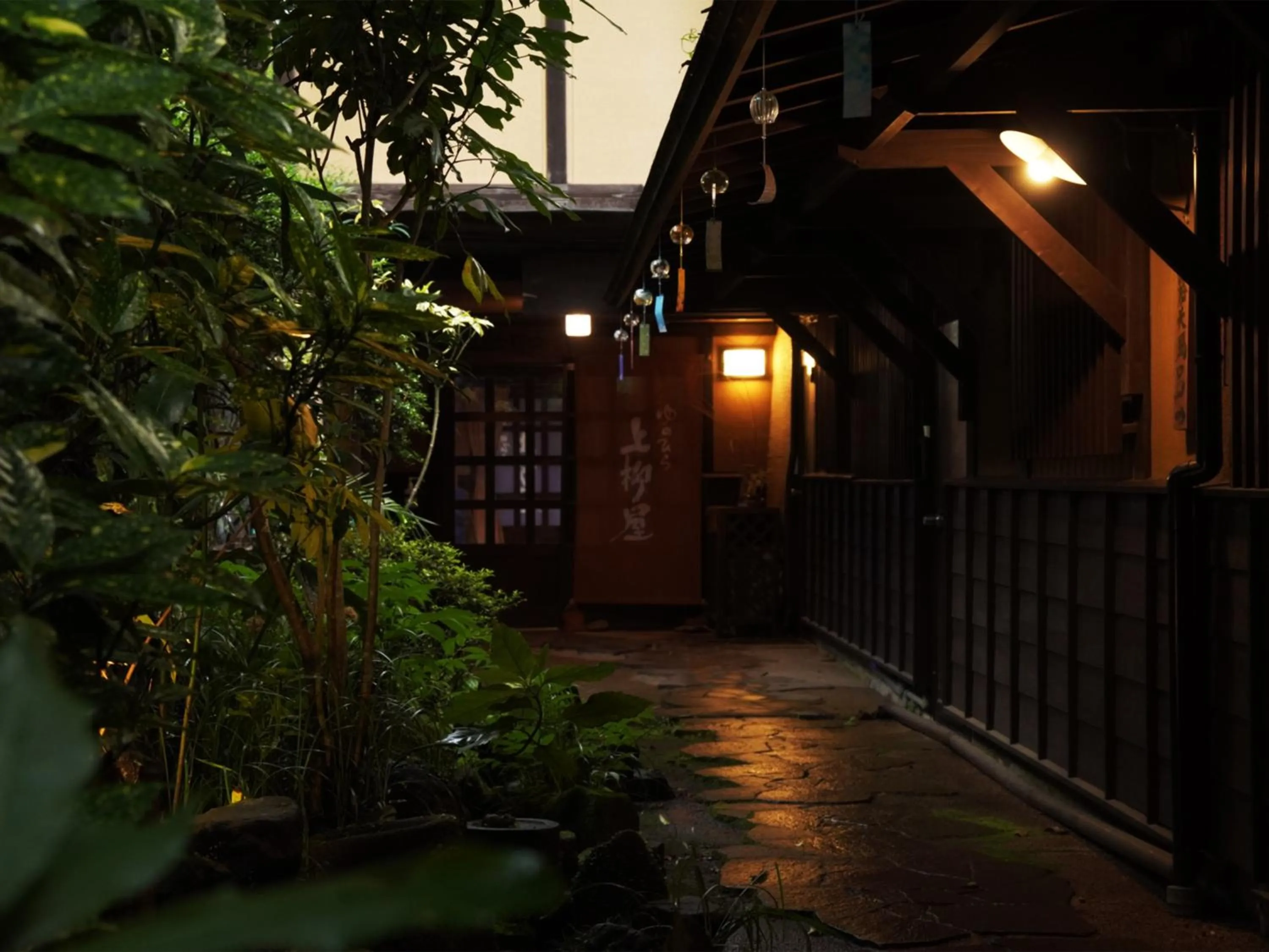 Property building in Yunohira Kamiyanagiya