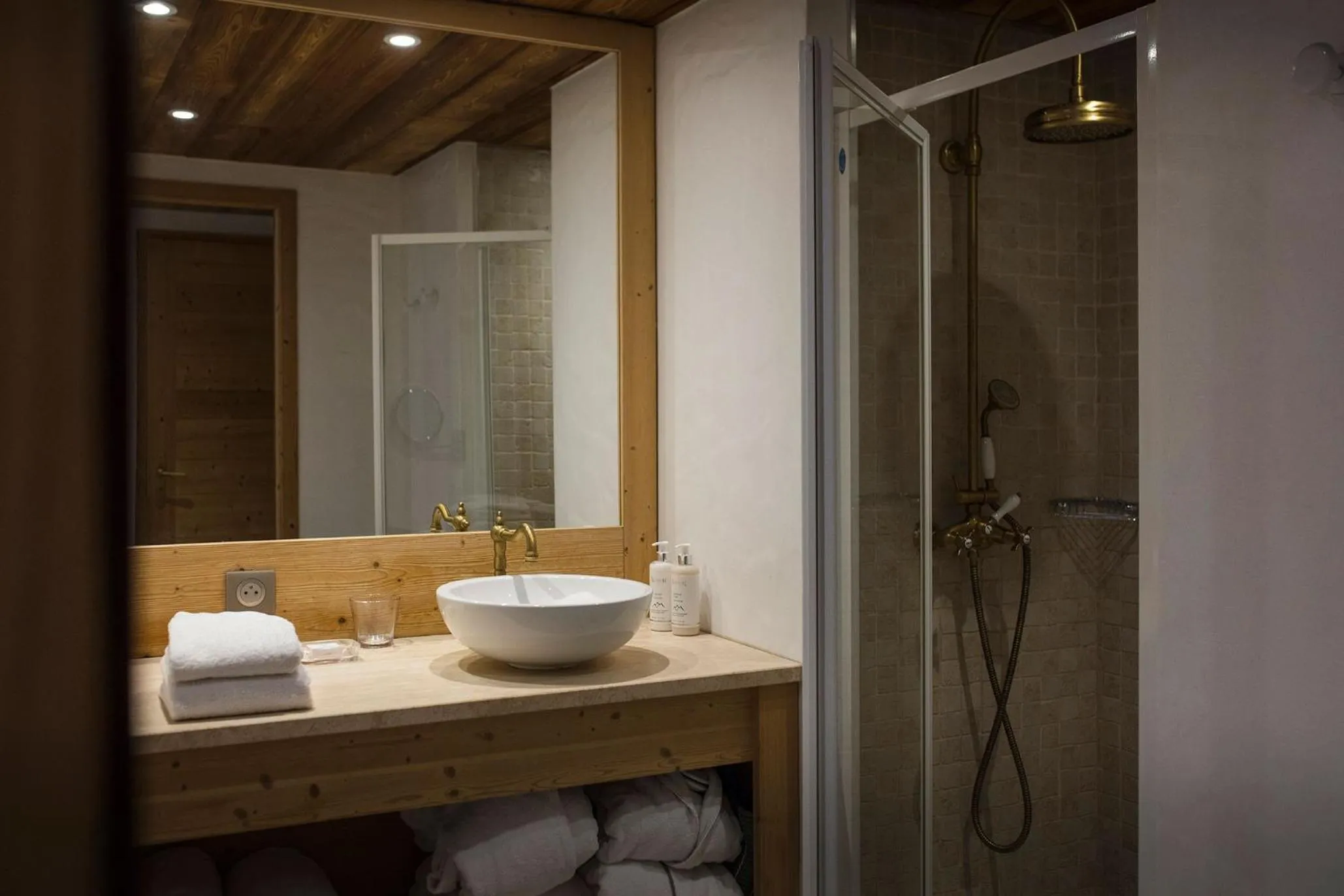 Bathroom in Les Cimes