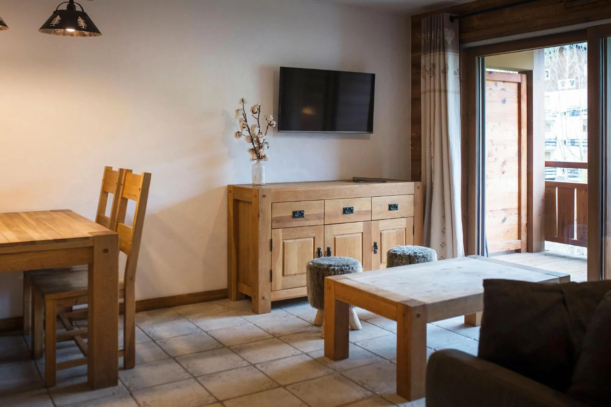 Communal lounge/ TV room in Les Cimes