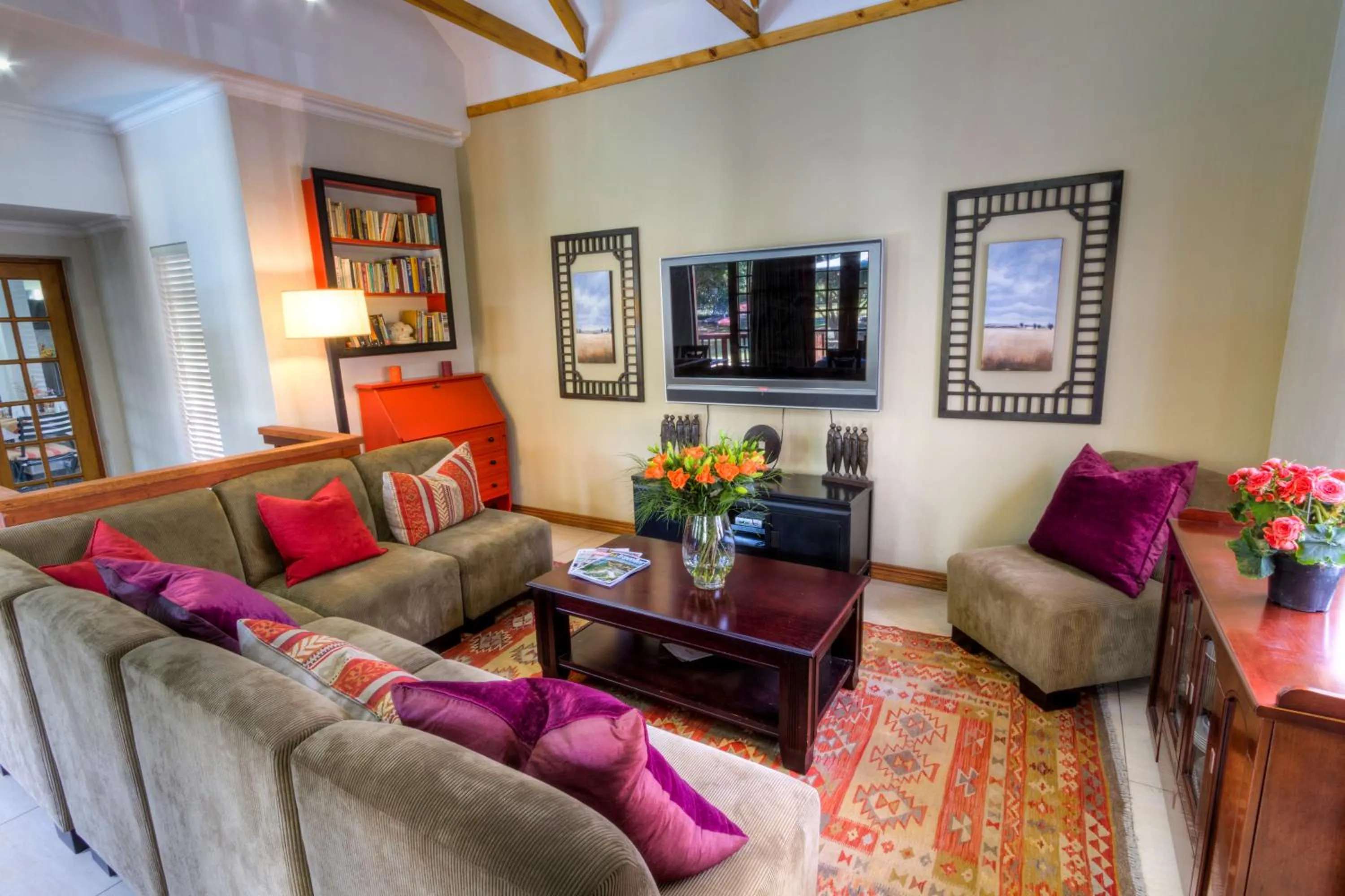 Communal lounge/ TV room in Rivonia Premier Lodge