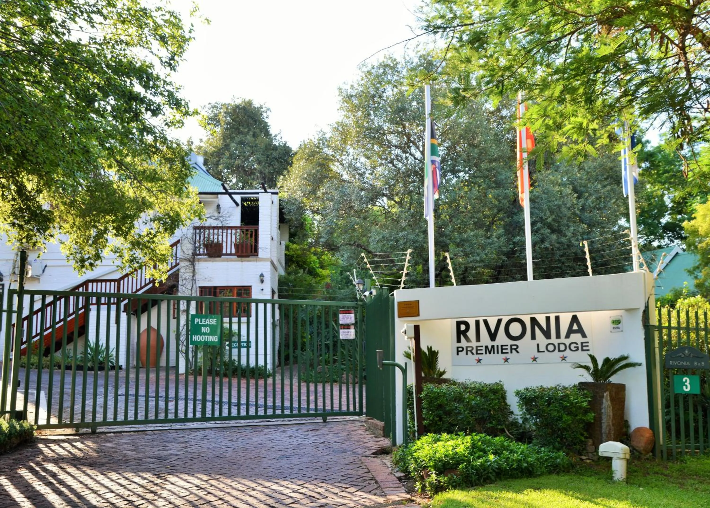 Facade/entrance in Rivonia Premier Lodge