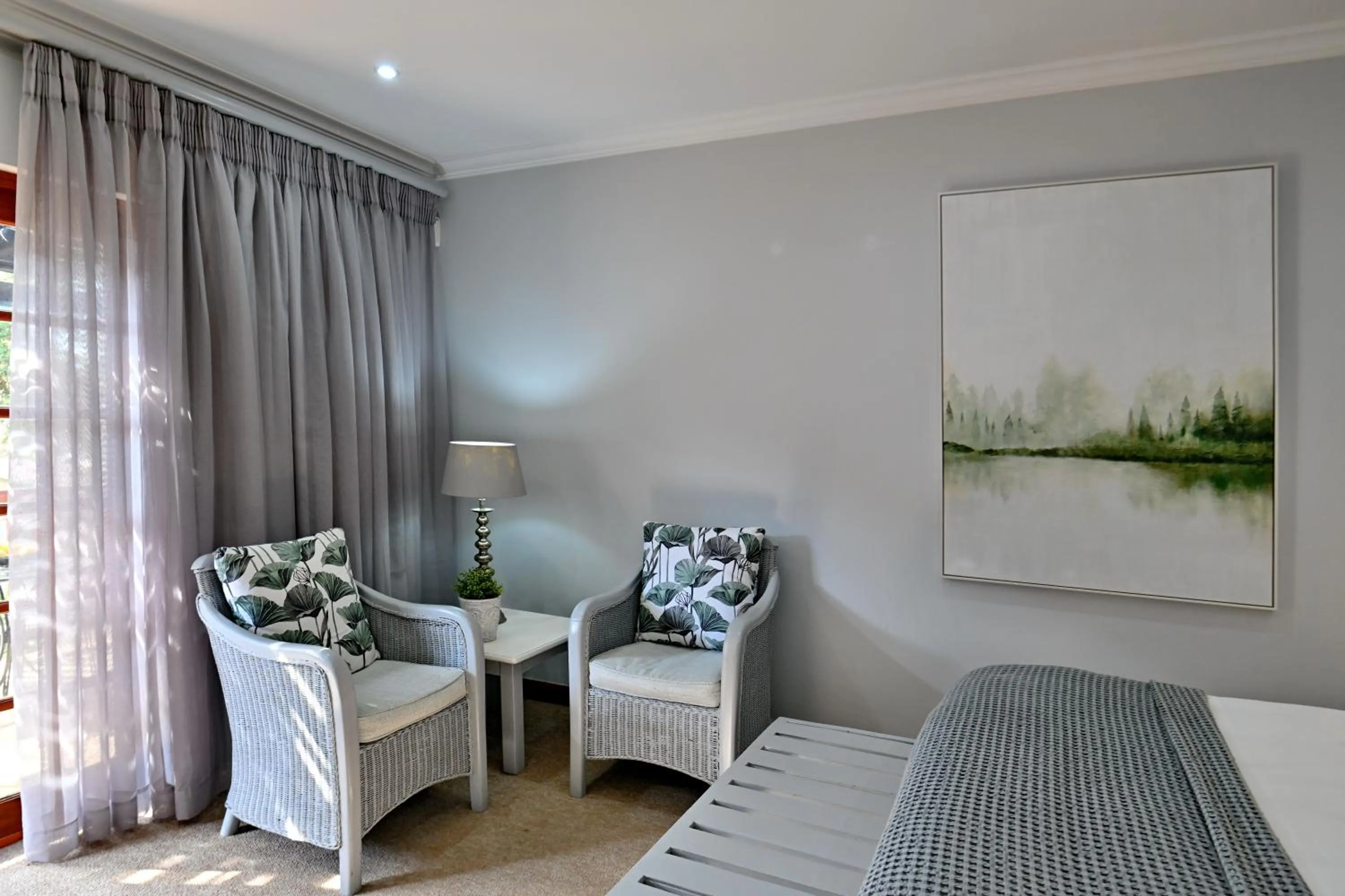 Seating area, Bed in Rivonia Premier Lodge