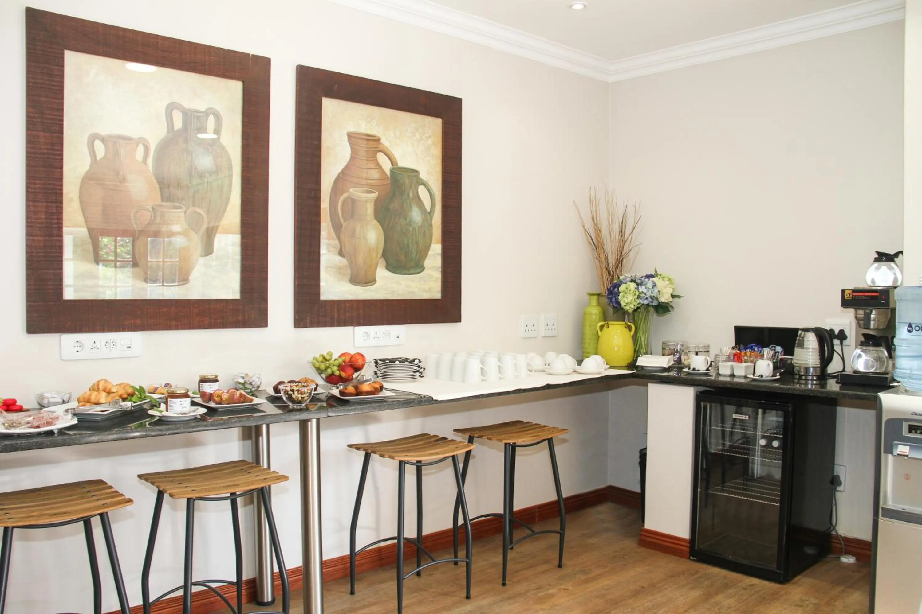 Food and drinks in Rivonia Premier Lodge