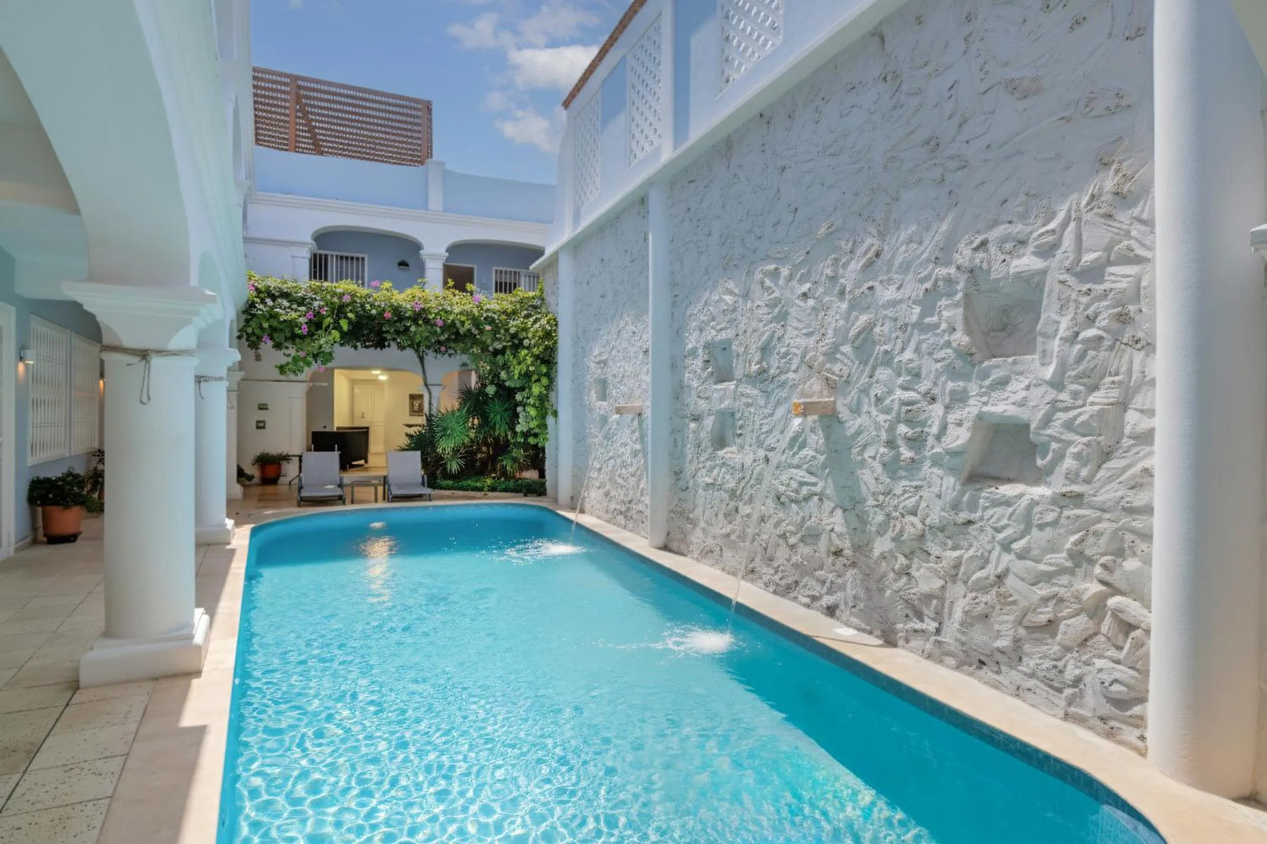 Swimming pool in Hotel Casa Cytia