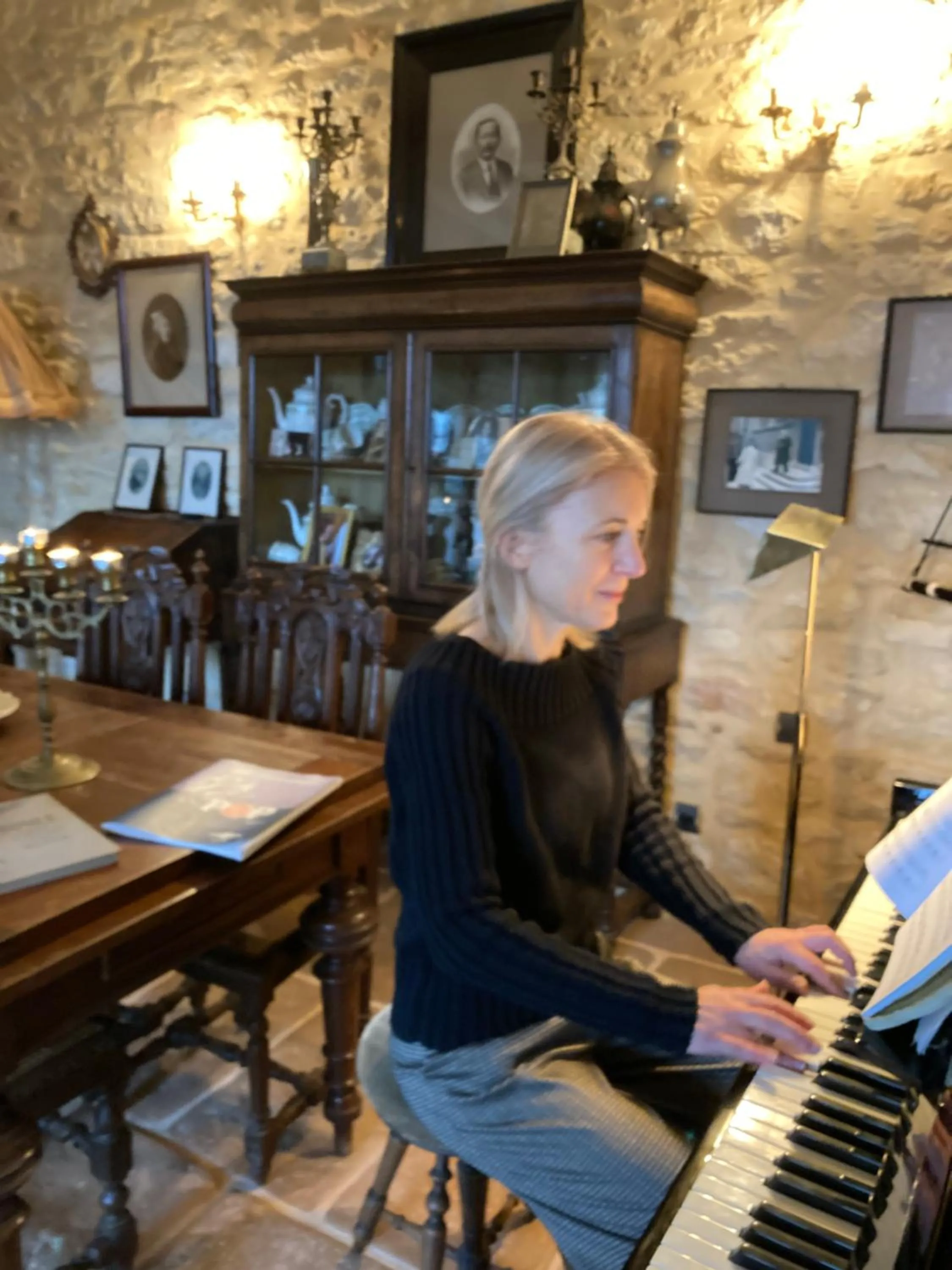 People in Maison Les Beaux Arts