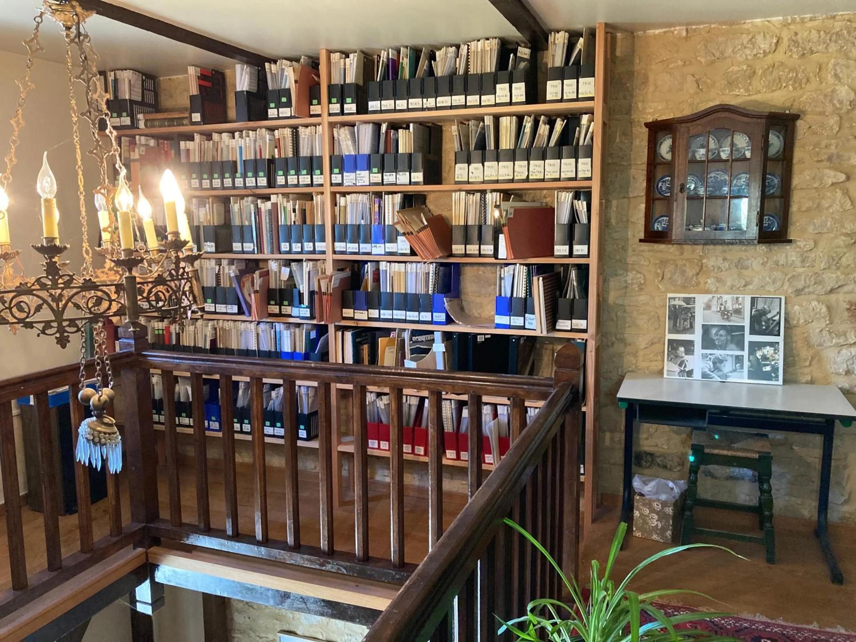 Library in Maison Les Beaux Arts