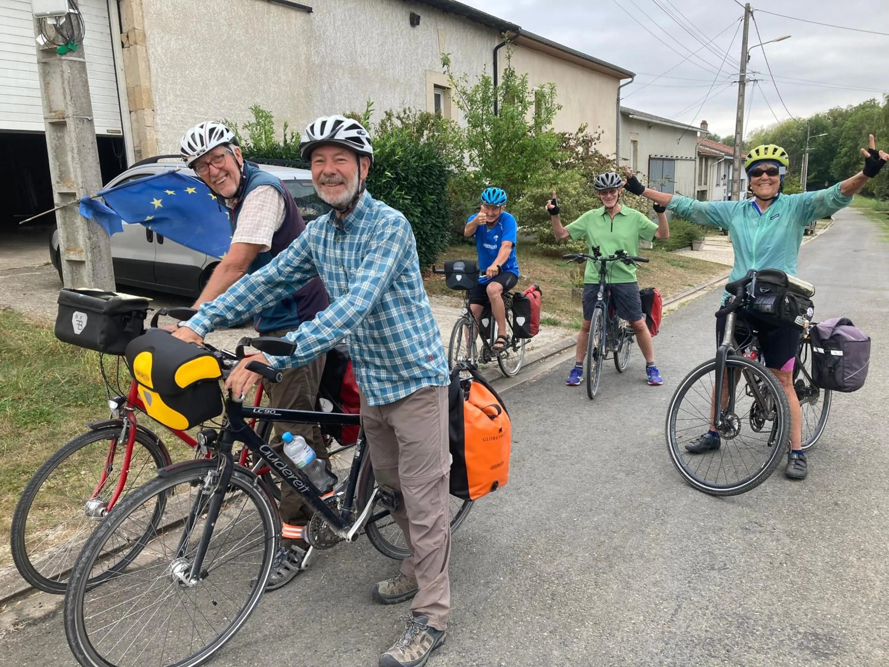 People in Maison Les Beaux Arts