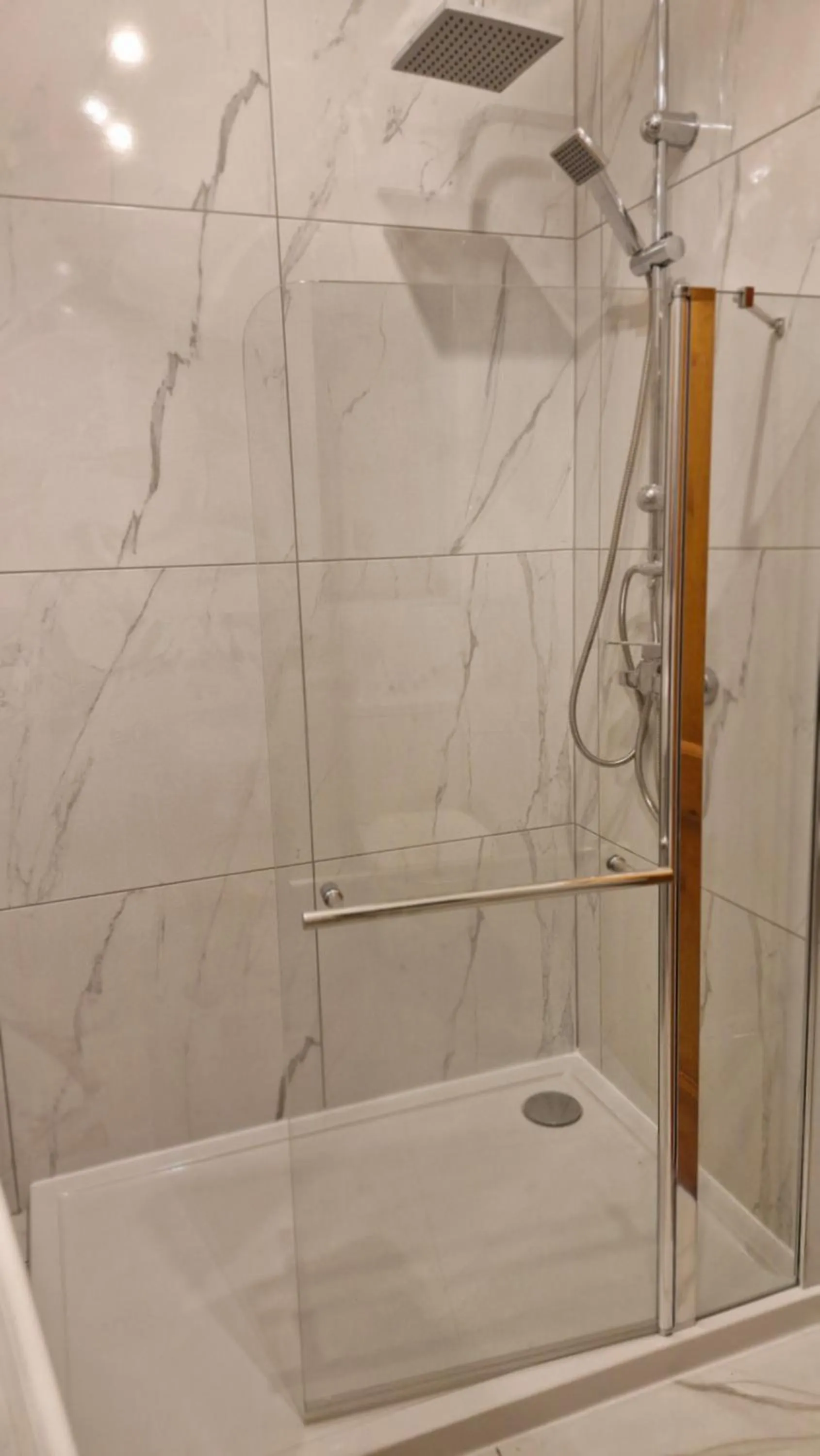 Shower in Sunshine Court