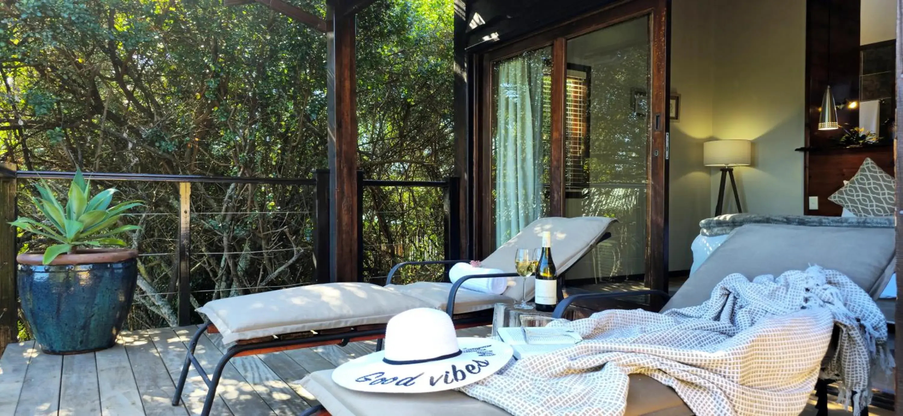 Executive Suite in Elephant Hide of Knysna Guest Lodge Executive Suite in Elephant Hide of Knysna Guest Lodge