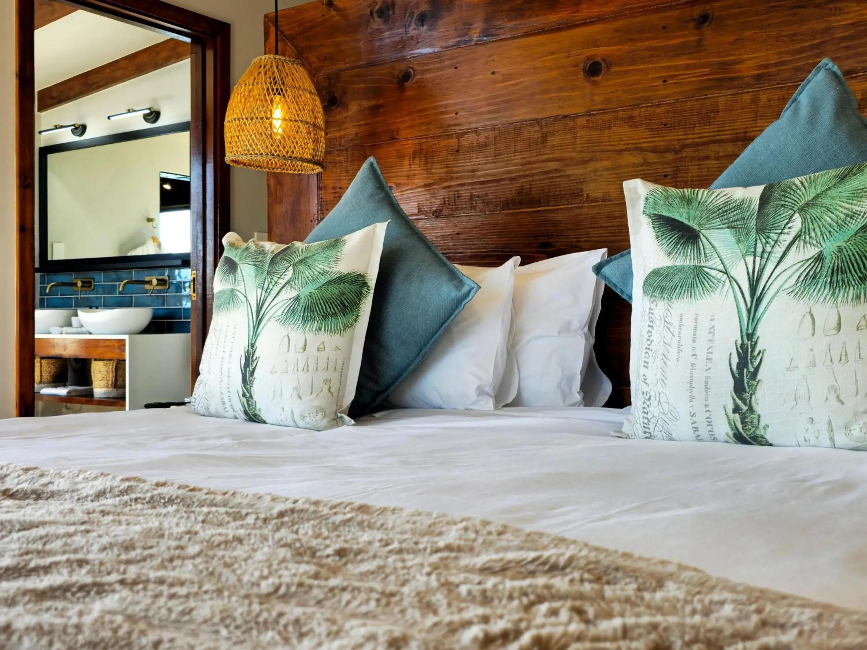 Bed in Elephant Hide of Knysna Guest Lodge Bed in Elephant Hide of Knysna Guest Lodge