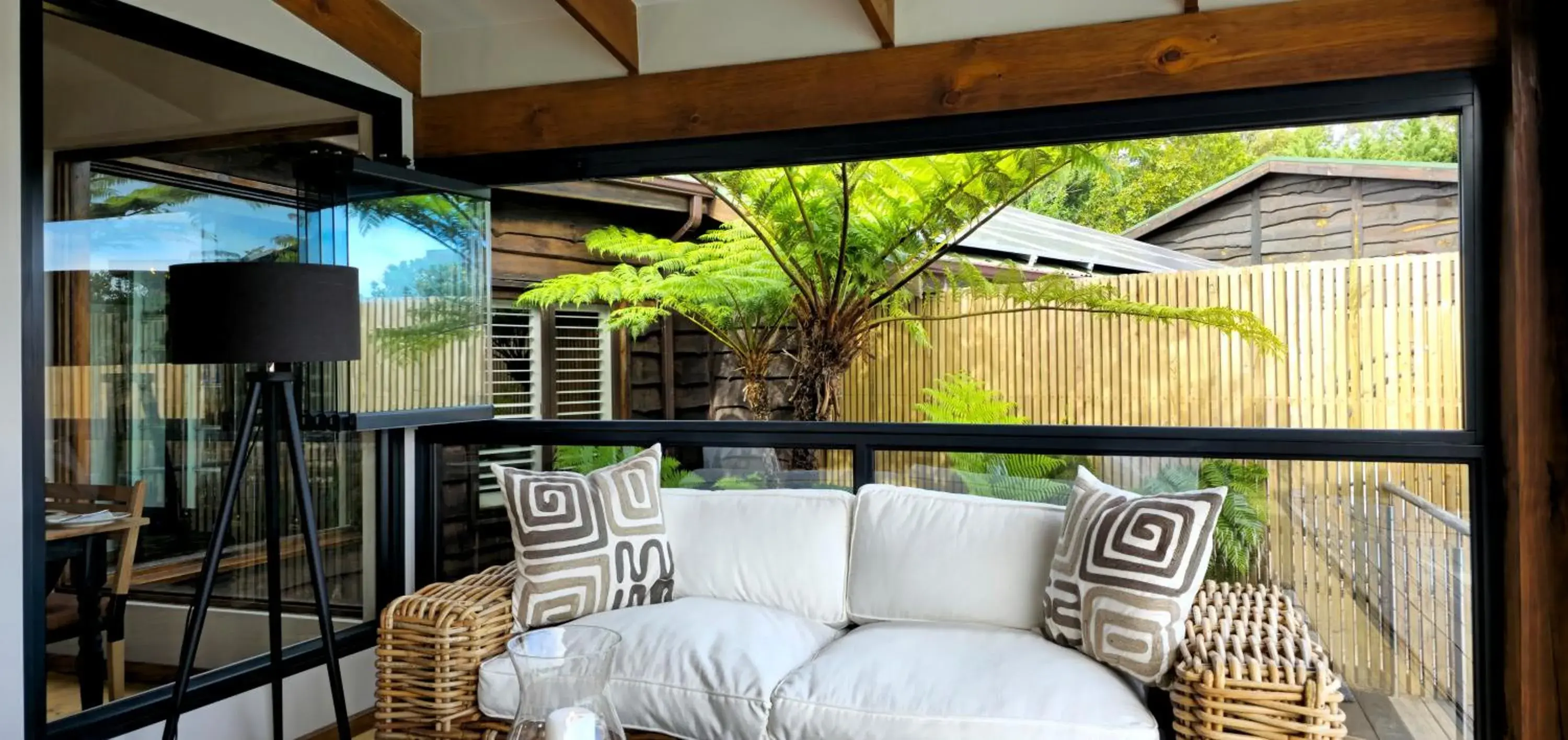 Lounge or bar in Elephant Hide of Knysna Guest Lodge Lounge or bar in Elephant Hide of Knysna Guest Lodge