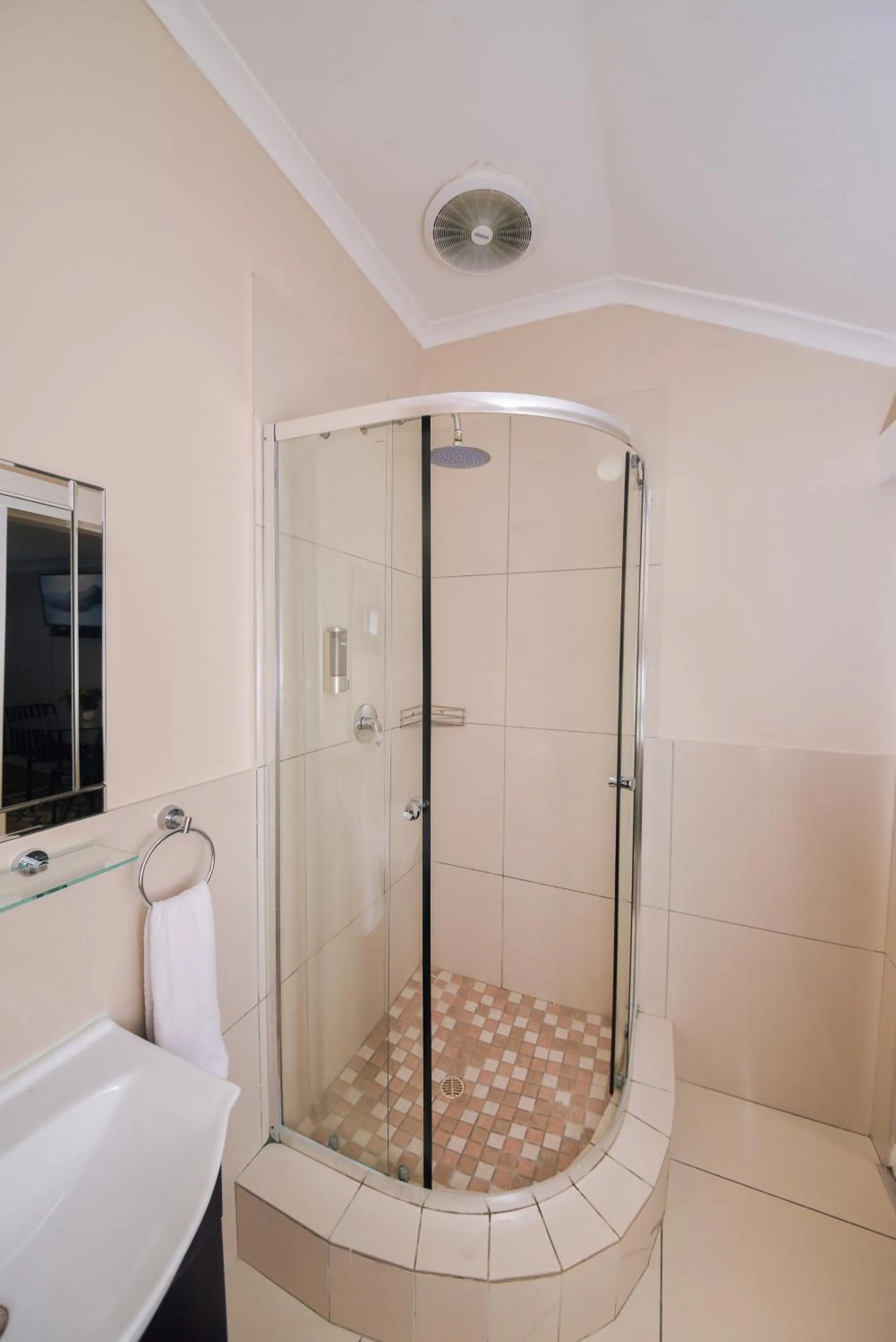 Shower in Faith, Hope & Love Self Catering