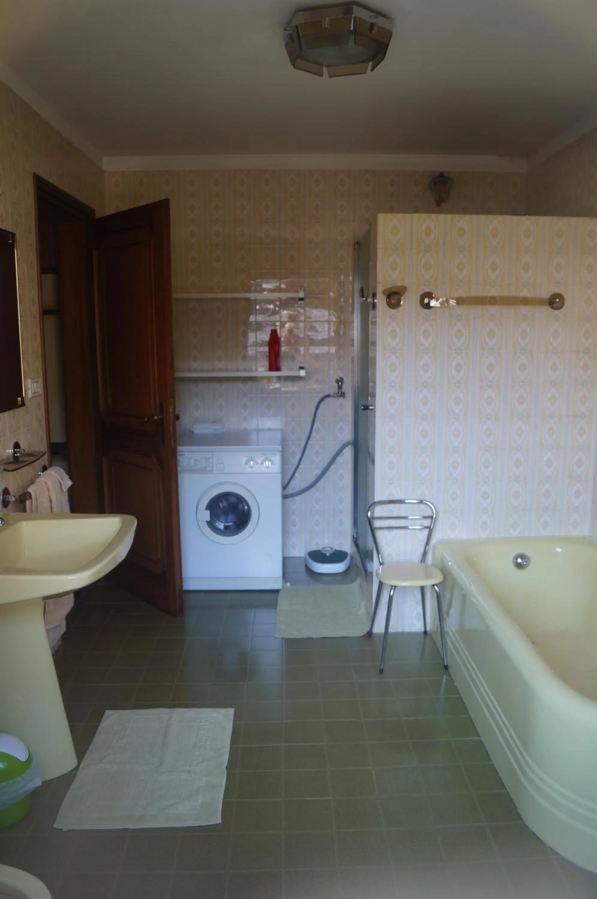 Bathroom in Manad cod CIR n 0329