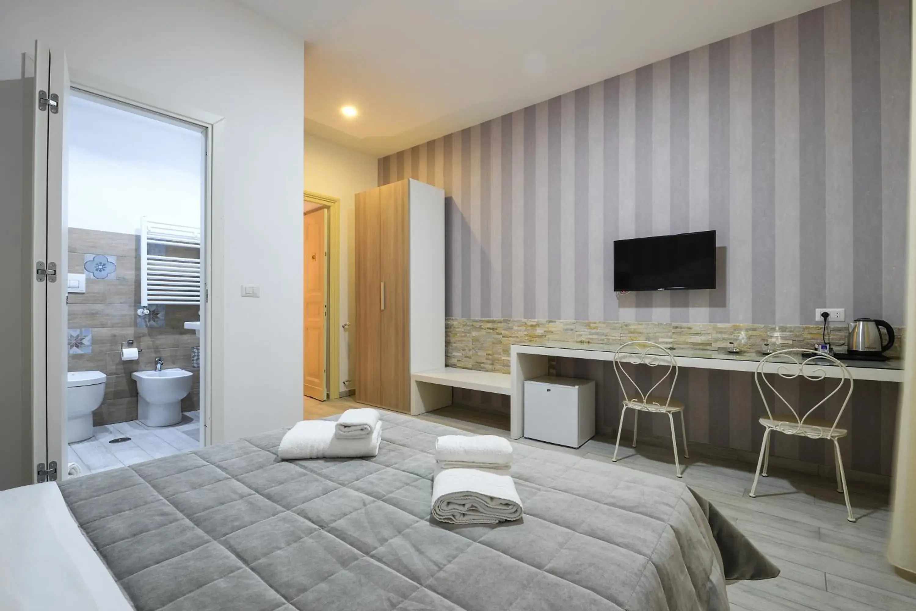 Large Double or Twin Room in Vatican Nausicaa Large Double or Twin Room in Vatican Nausicaa