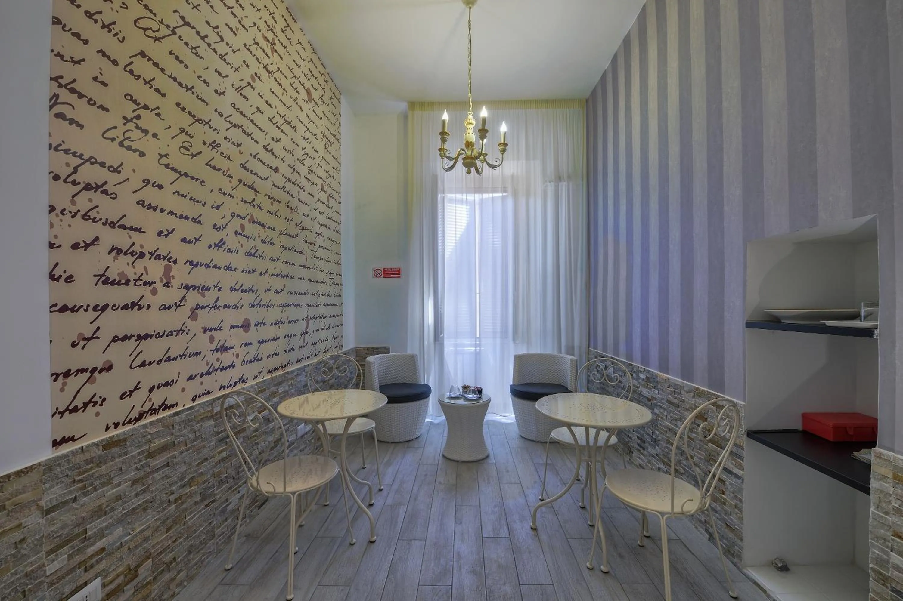 Communal lounge/ TV room in Vatican Nausicaa