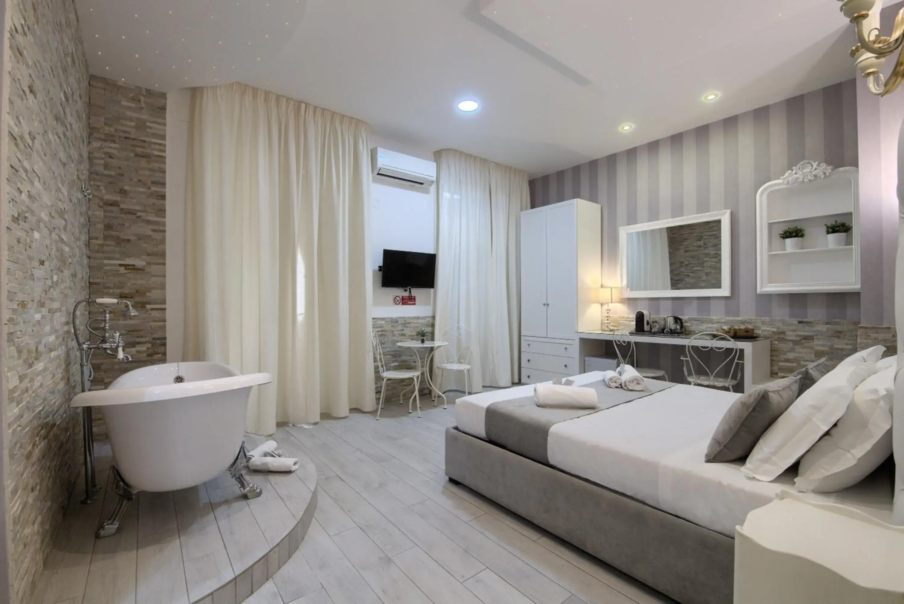 Bed in Vatican Nausicaa Bed in Vatican Nausicaa