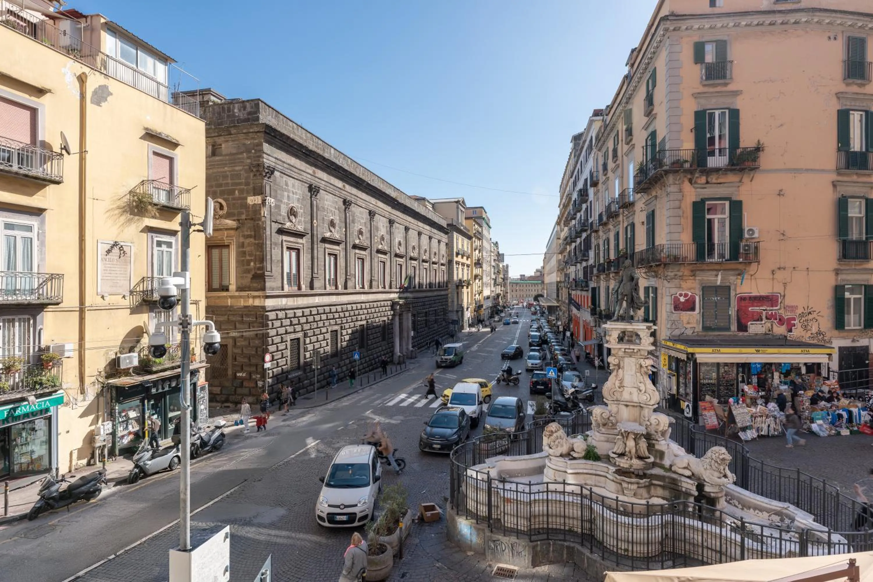 Street view in A Casa di Anna - Dimore Partenopee