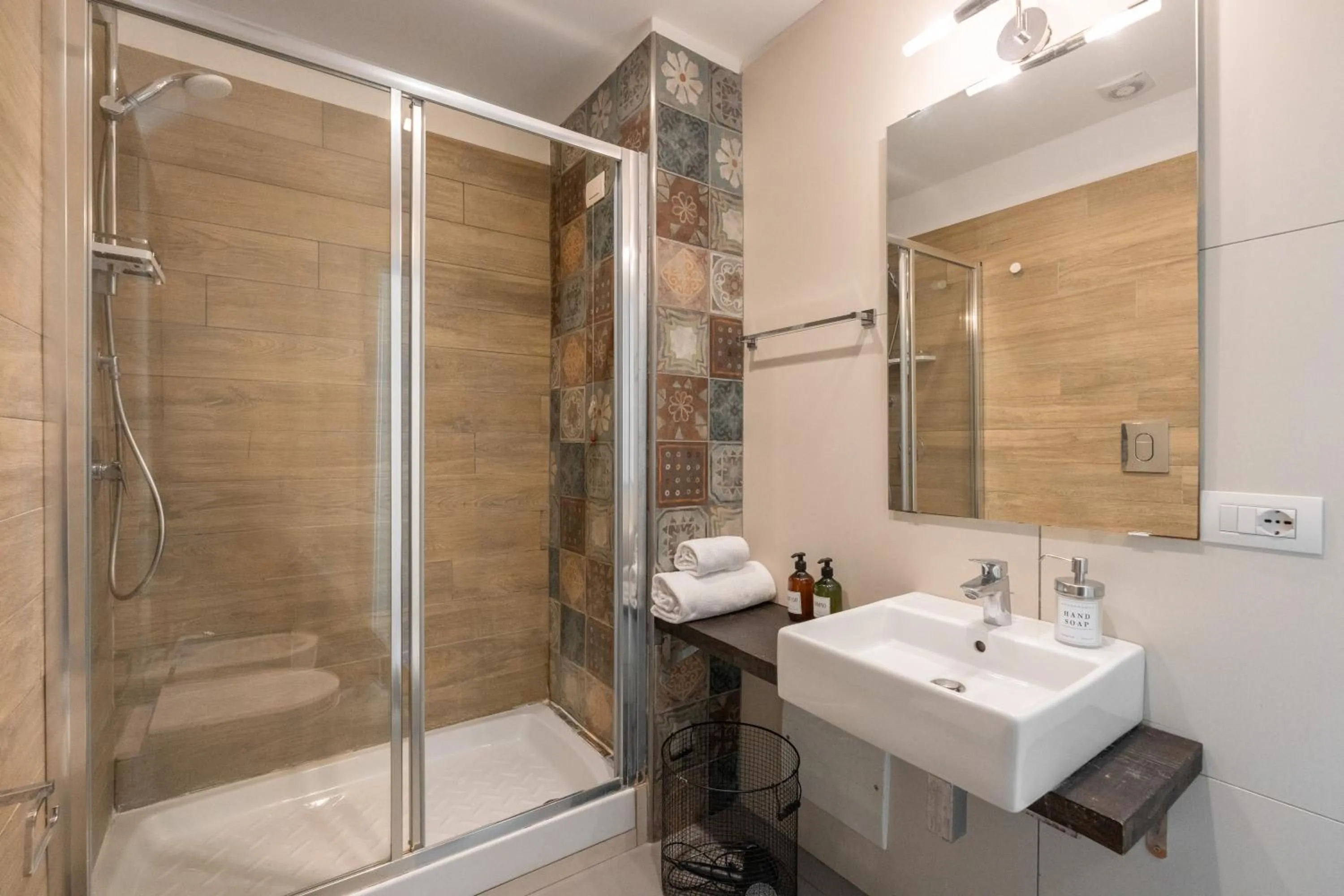 Shower in A Casa di Anna - Dimore Partenopee