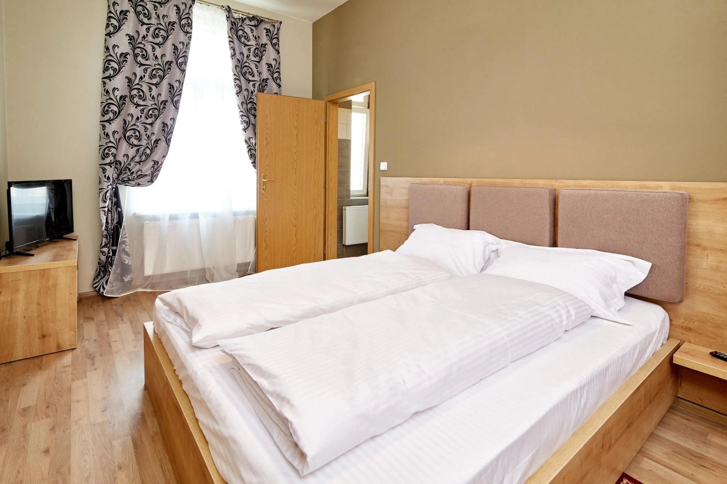 Bedroom, Bed in Kasablanka apartments