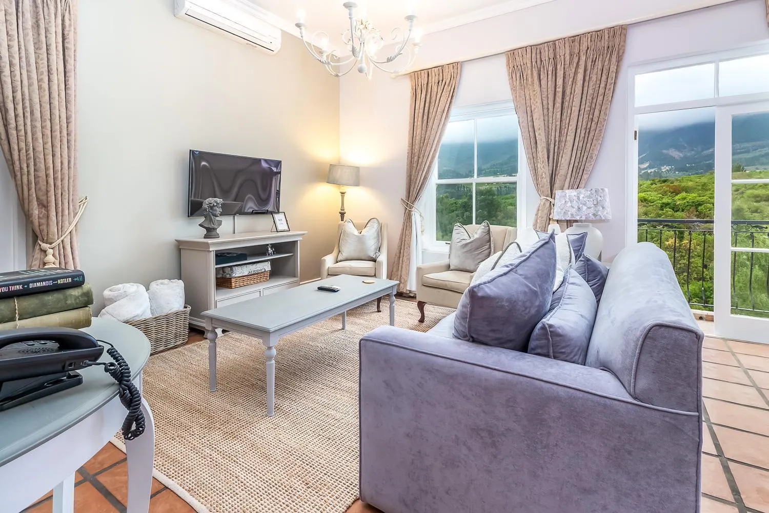 TV and multimedia in L'ermitage - Franschhoek Chateau & Villas