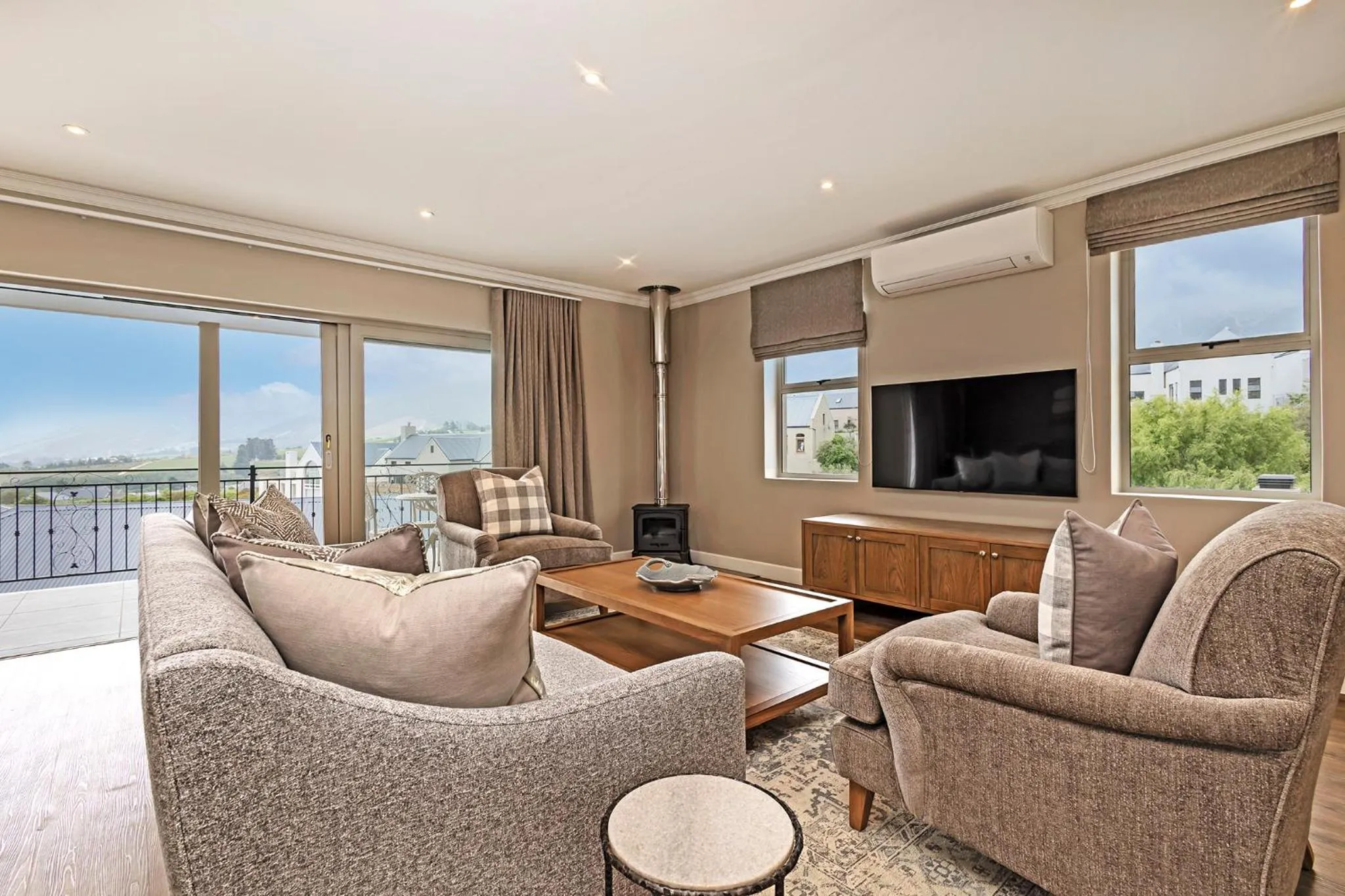 TV and multimedia in L'ermitage - Franschhoek Chateau & Villas