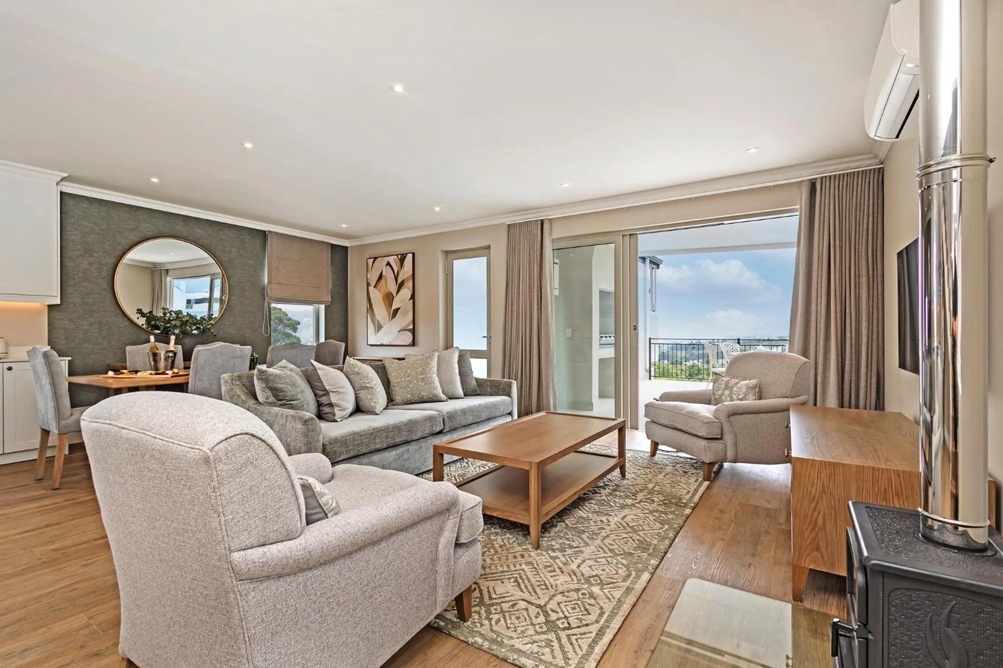 TV and multimedia in L'ermitage - Franschhoek Chateau & Villas