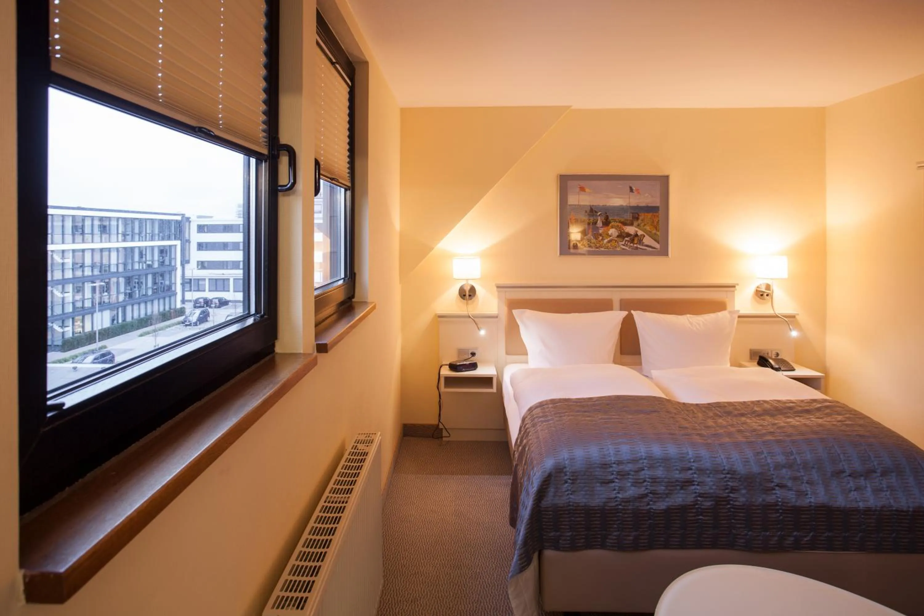 Communal lounge/ TV room, Bed in Centro Hotel Goya Wolfsburg City, Trademark Collection by Wyndham