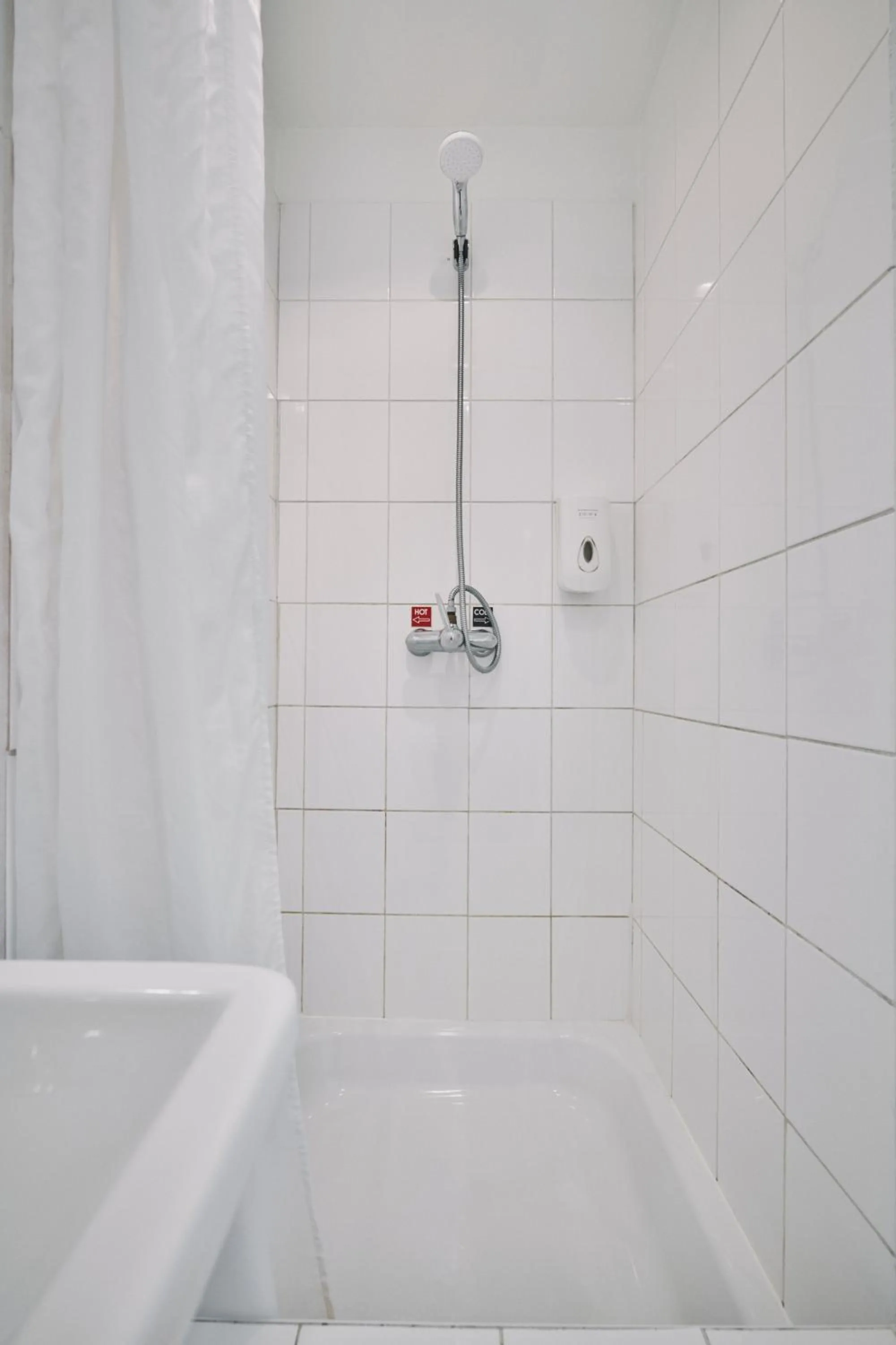 Shower in The Legacy by 2GO4 City Center