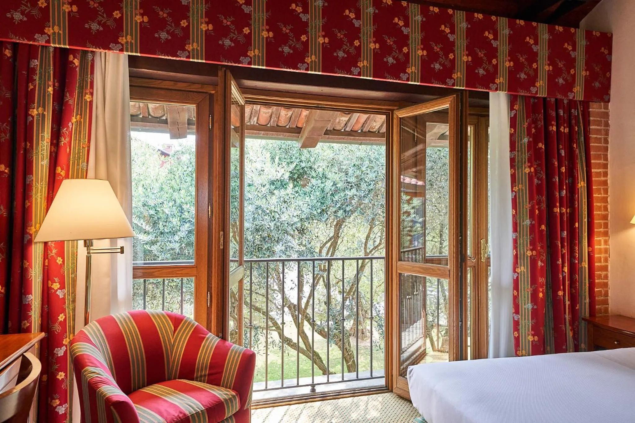 Garden view, Bed in Relais Santo Stefano