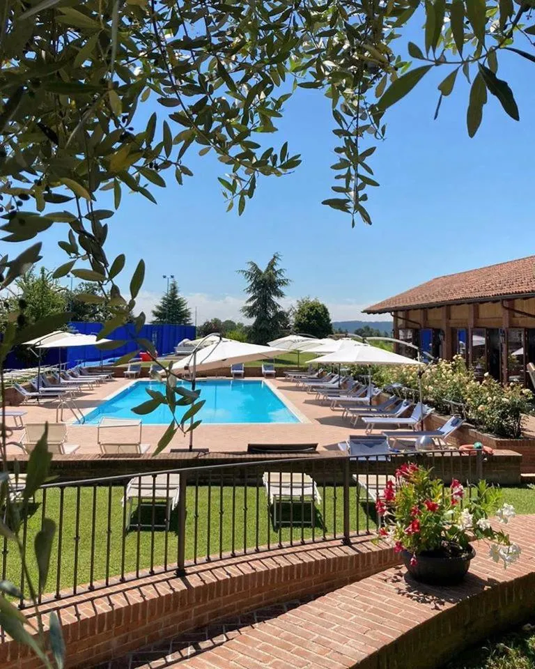 Swimming pool in Relais Santo Stefano