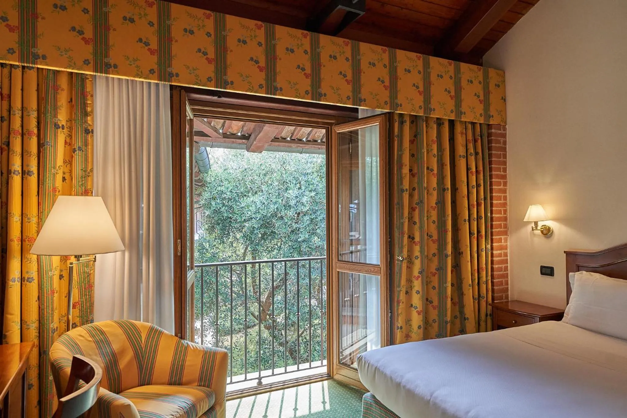 Garden view, Bed in Relais Santo Stefano